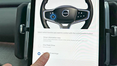 Volvo EX30 Extended Range RWD - steering screen