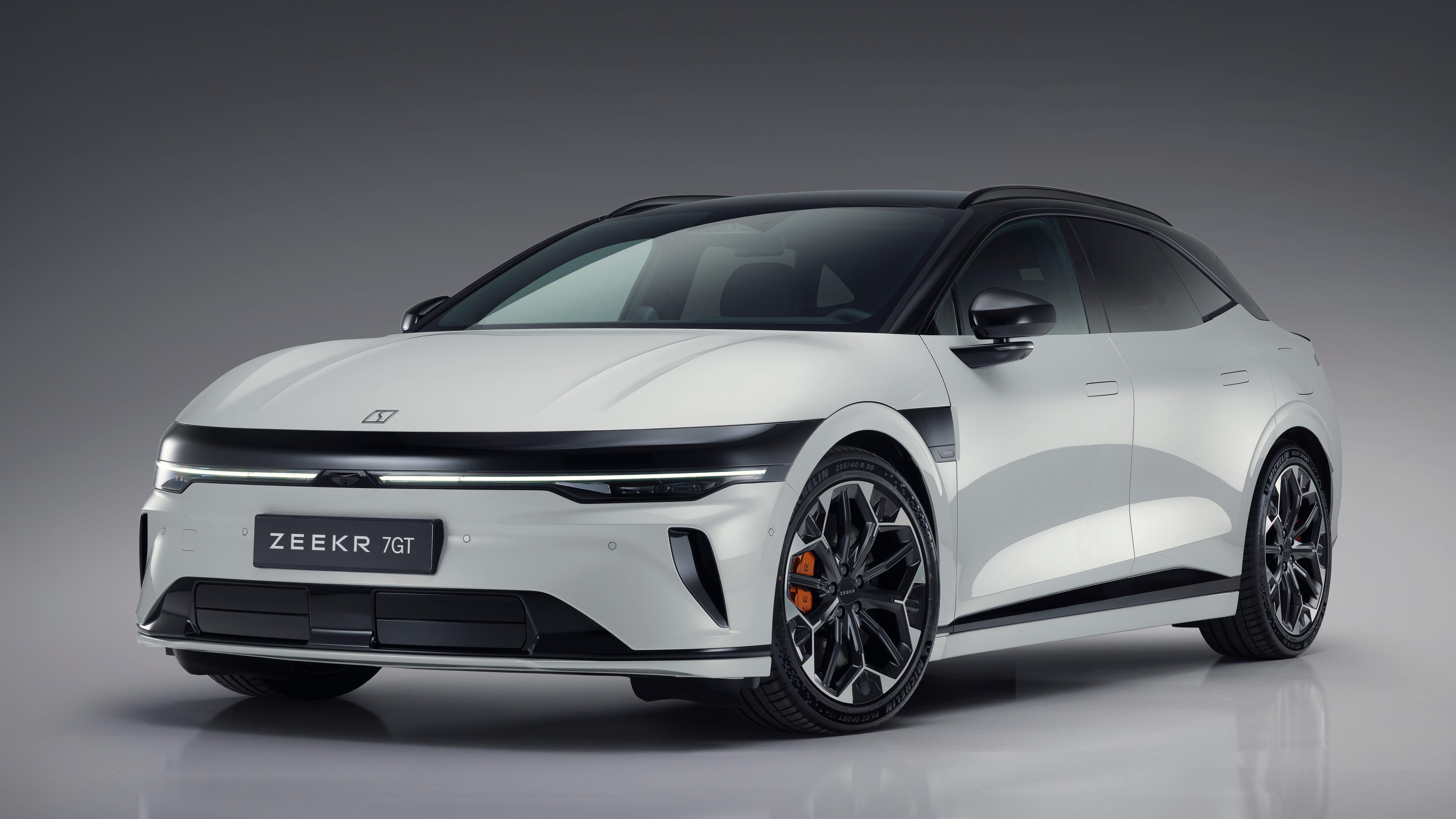 Zeekr 7GT - front static