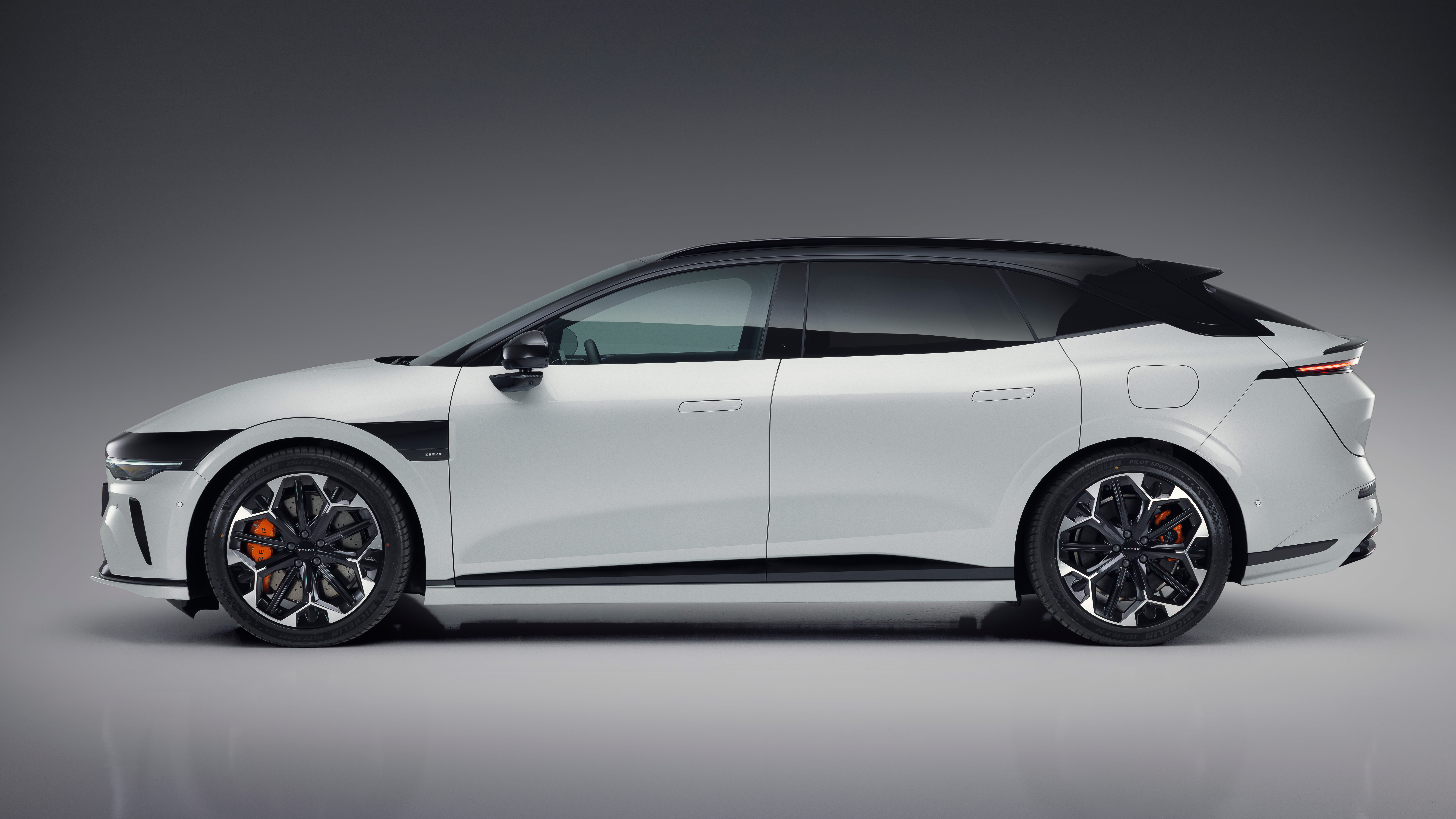 Zeekr 7GT - side