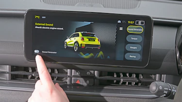 Abarth 600e Scorpionissima - infotainment