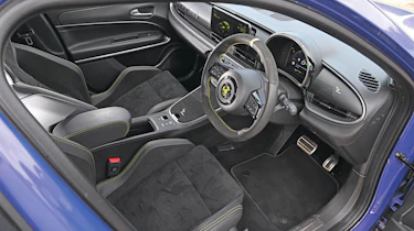 Abarth 600e Scorpionissima - interior