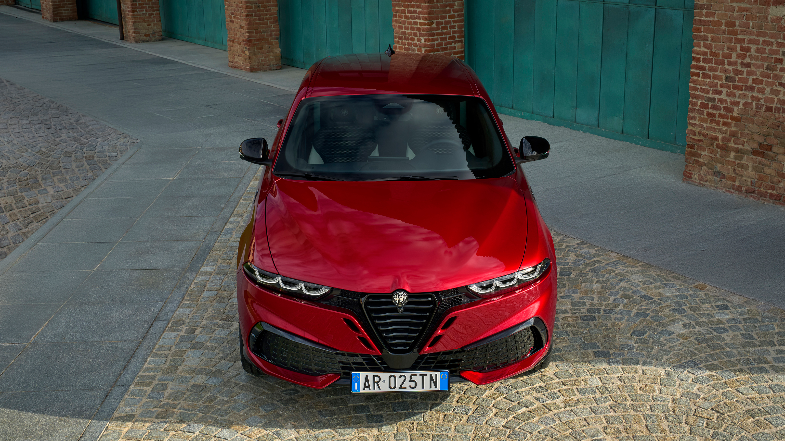 Alfa Romeo Tonale - front overhead