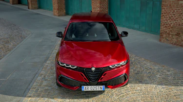 Alfa Romeo Tonale - front overhead