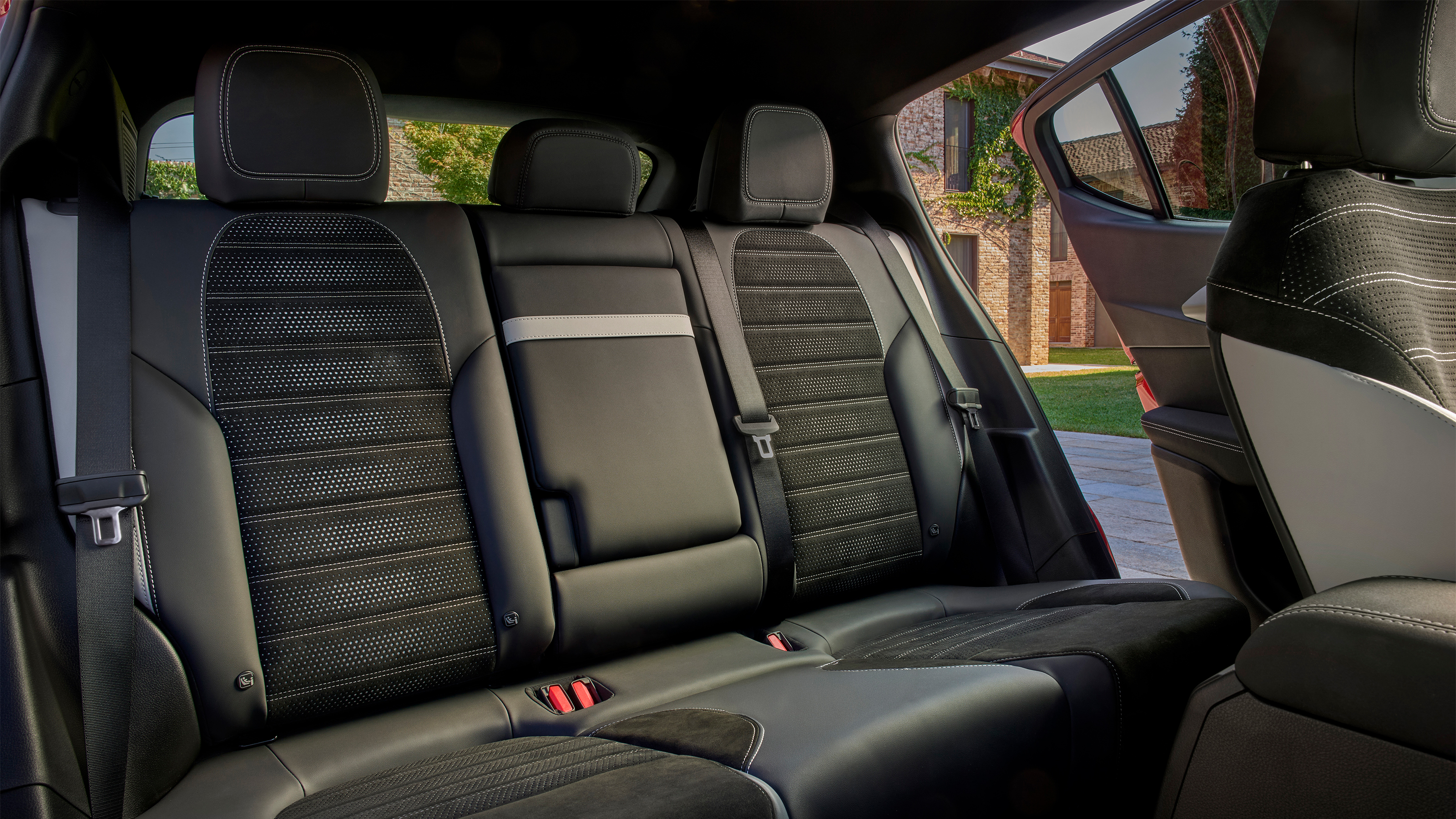Alfa Romeo Tonale - rear seats