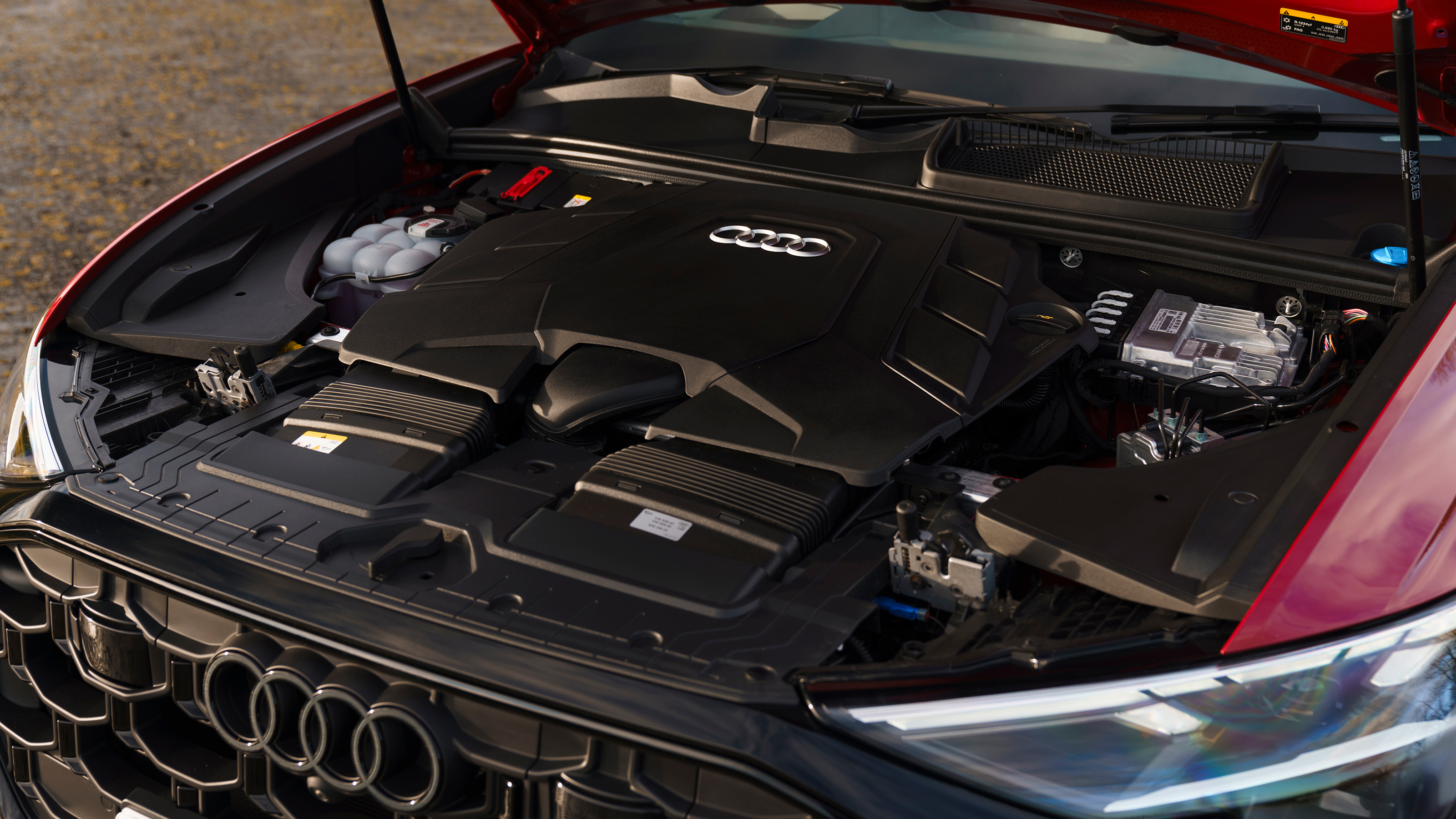 Audi Q8 - engine bay