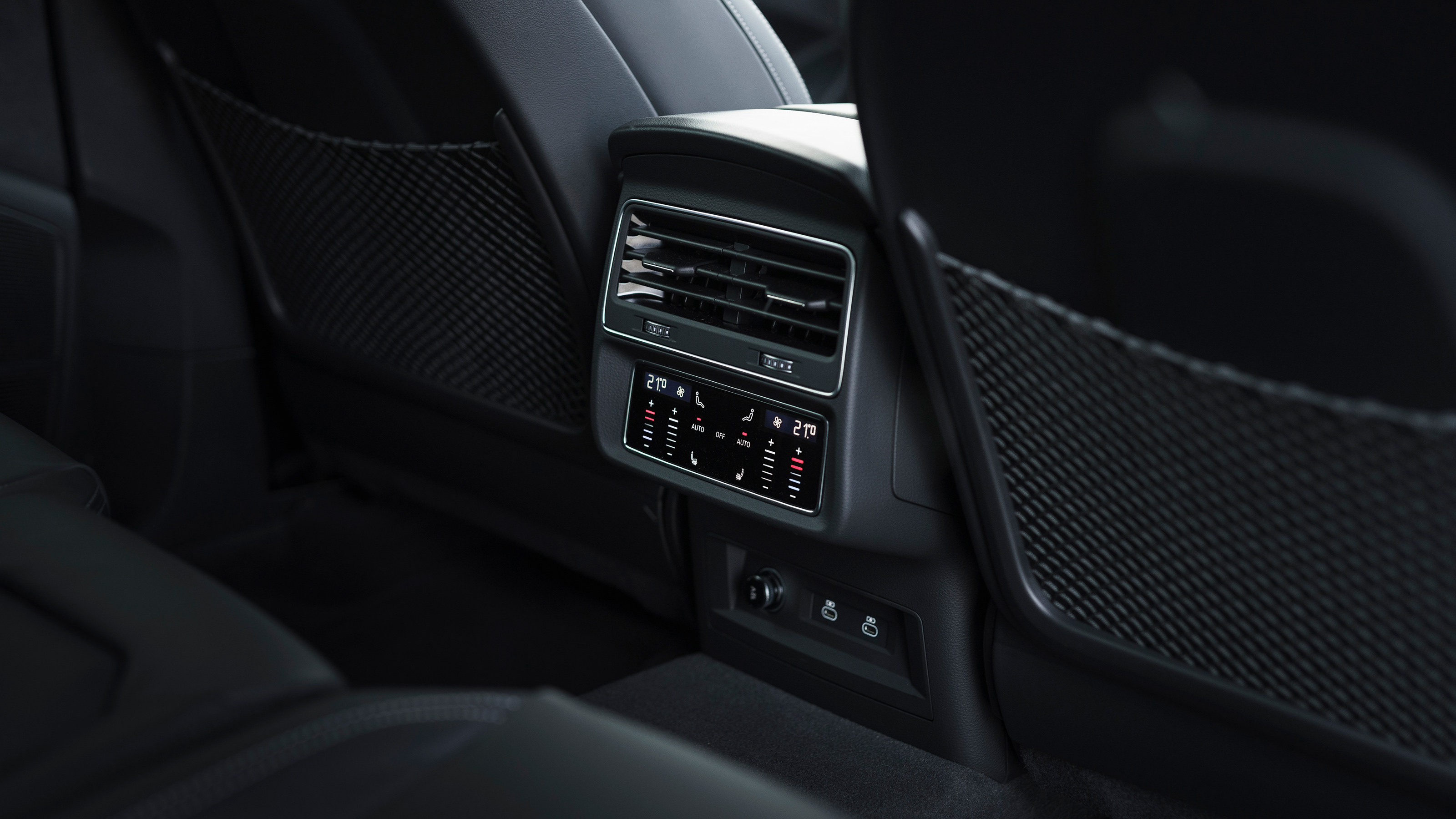 Audi Q8 - rear passenger climate control screen