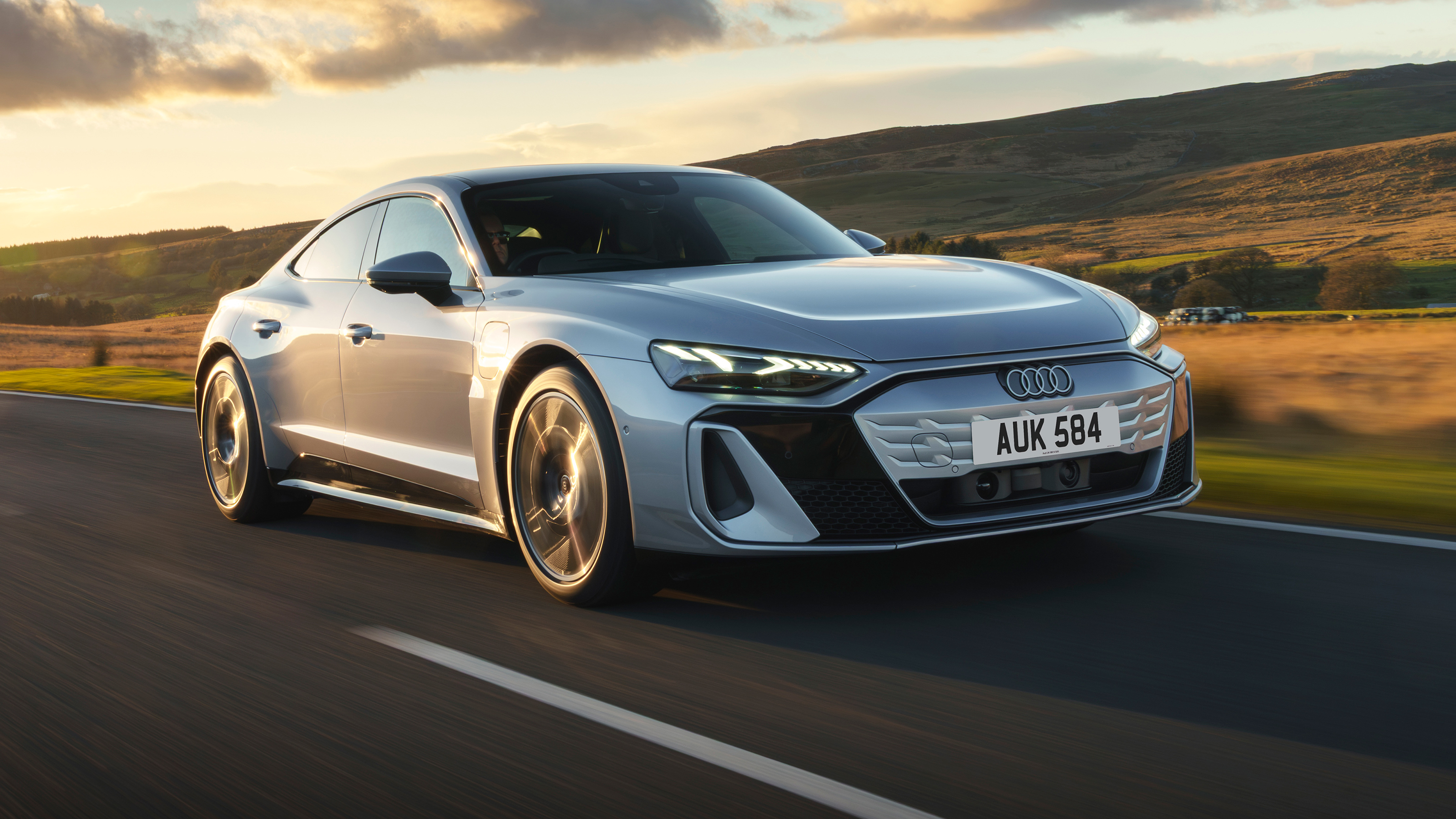Audi e-tron GT - front tracking