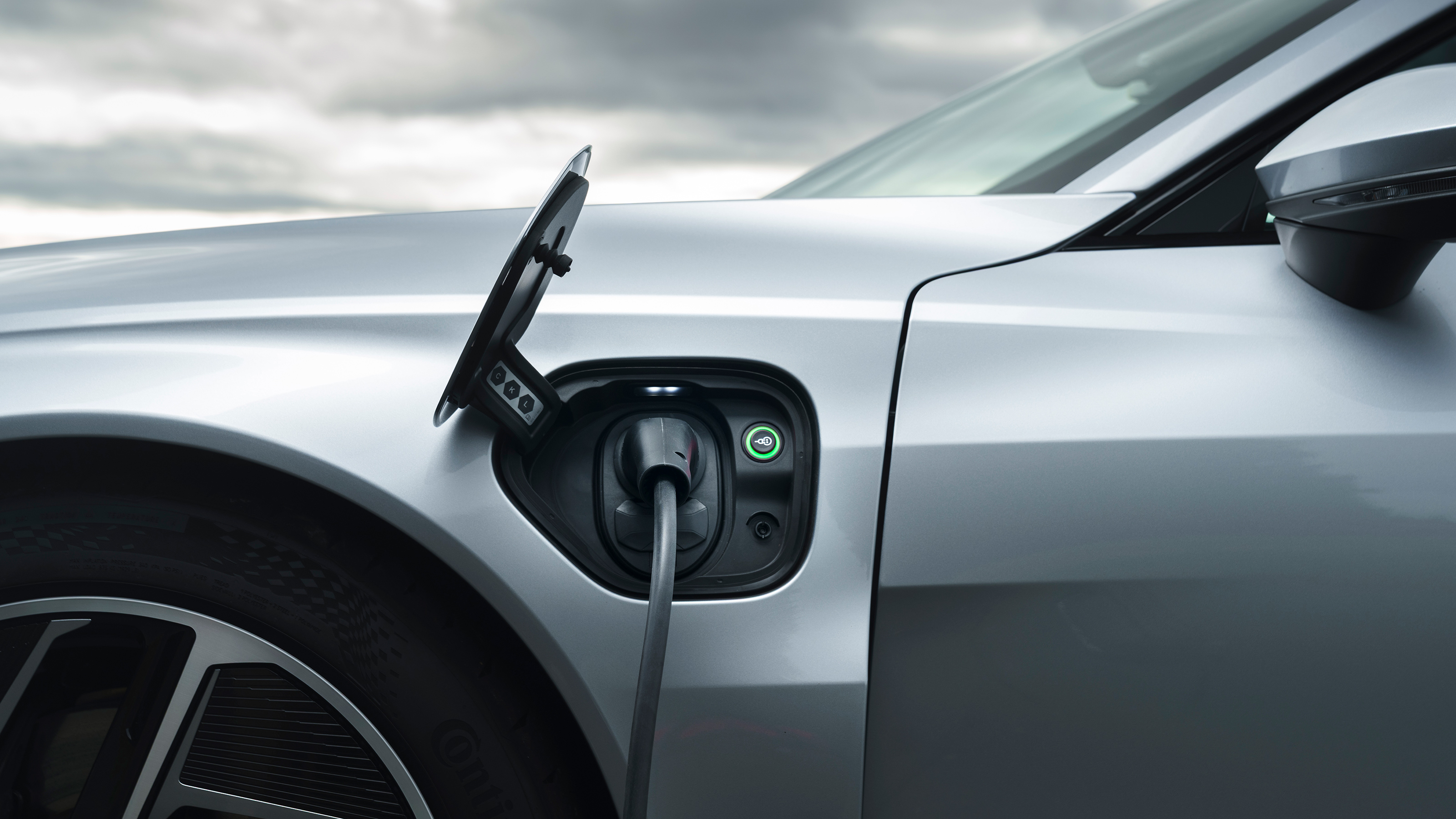 Audi e-tron GT - charging port