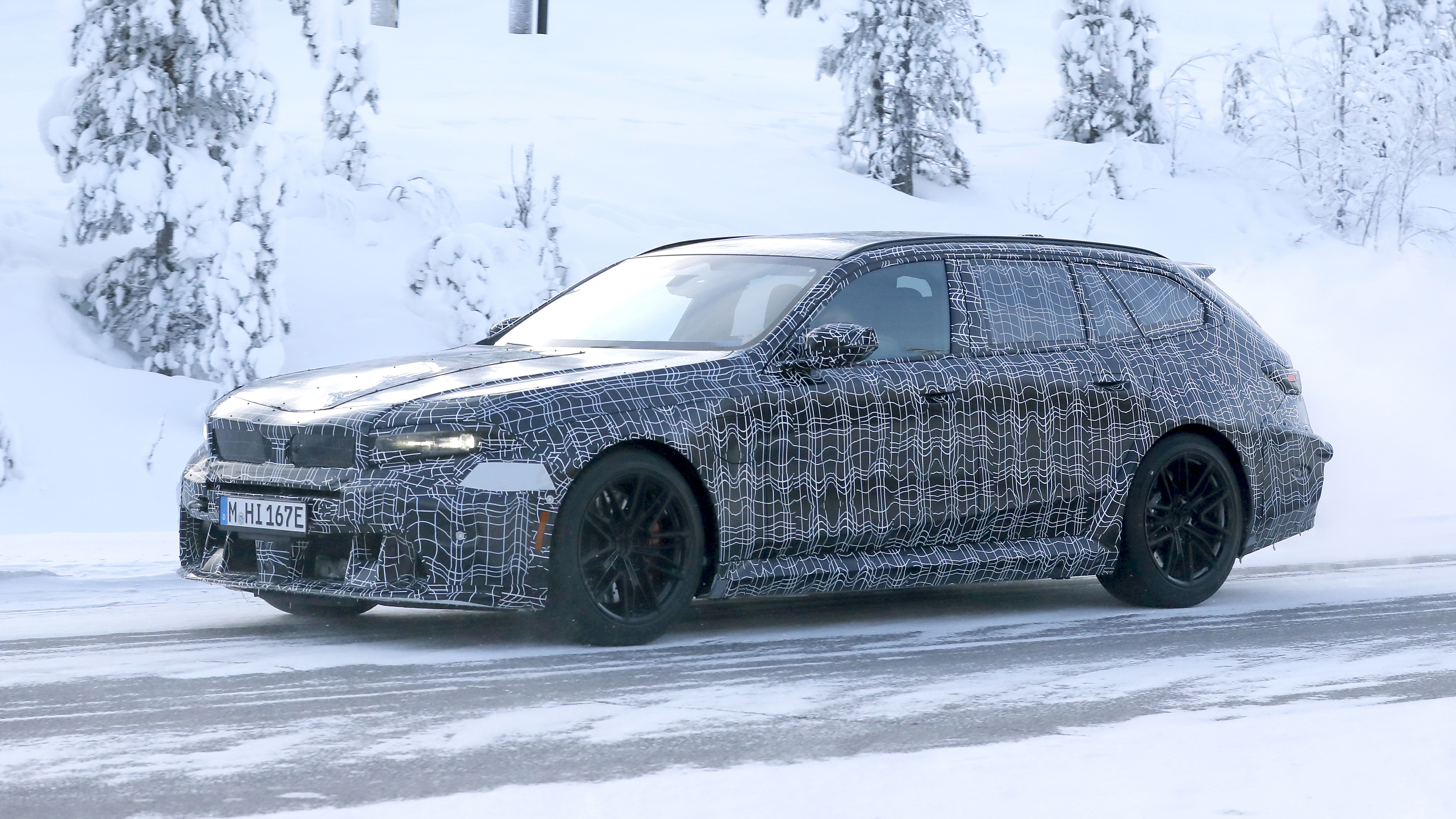 New BMW M5 Touring spy shot - front 3/4