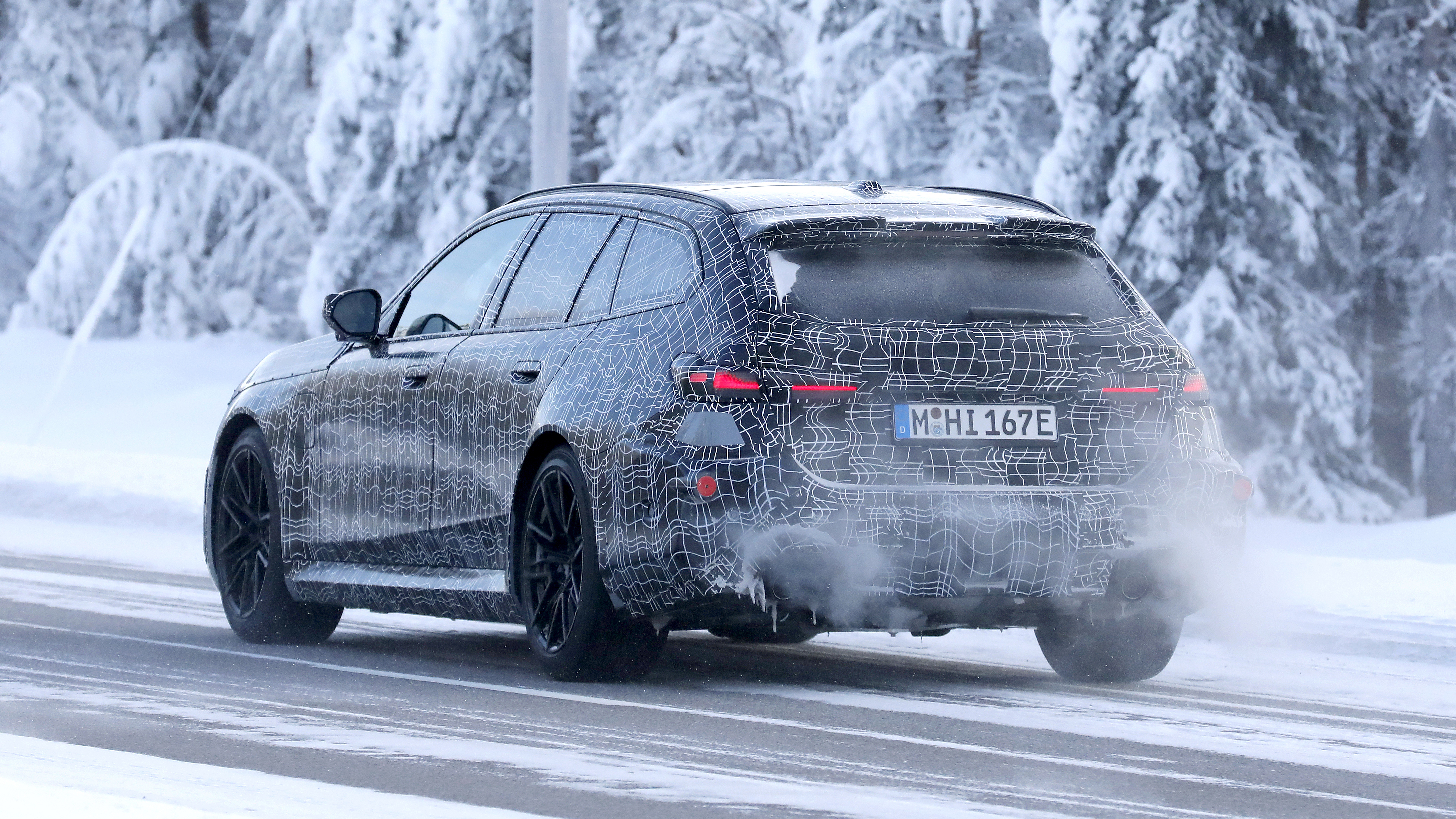 New BMW M5 Touring spy shot - rear 