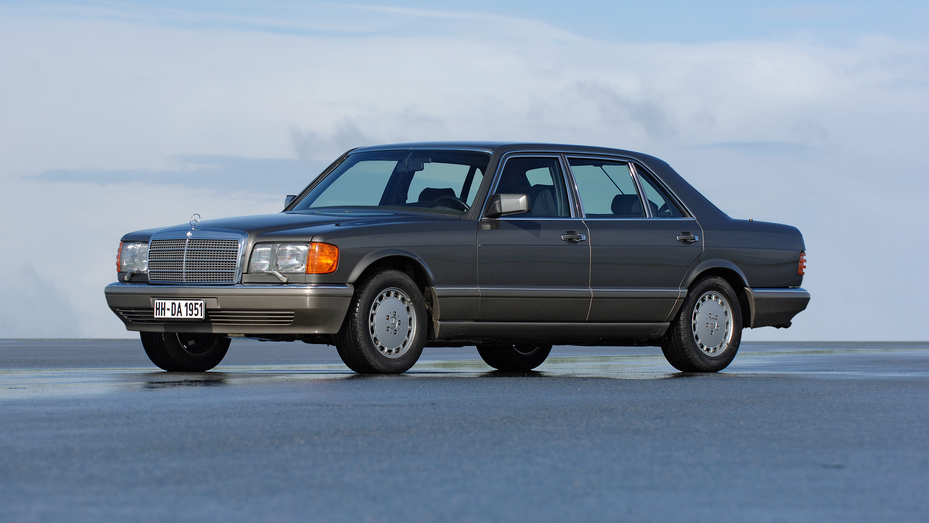 Mercedes S-Class W126 - front static
