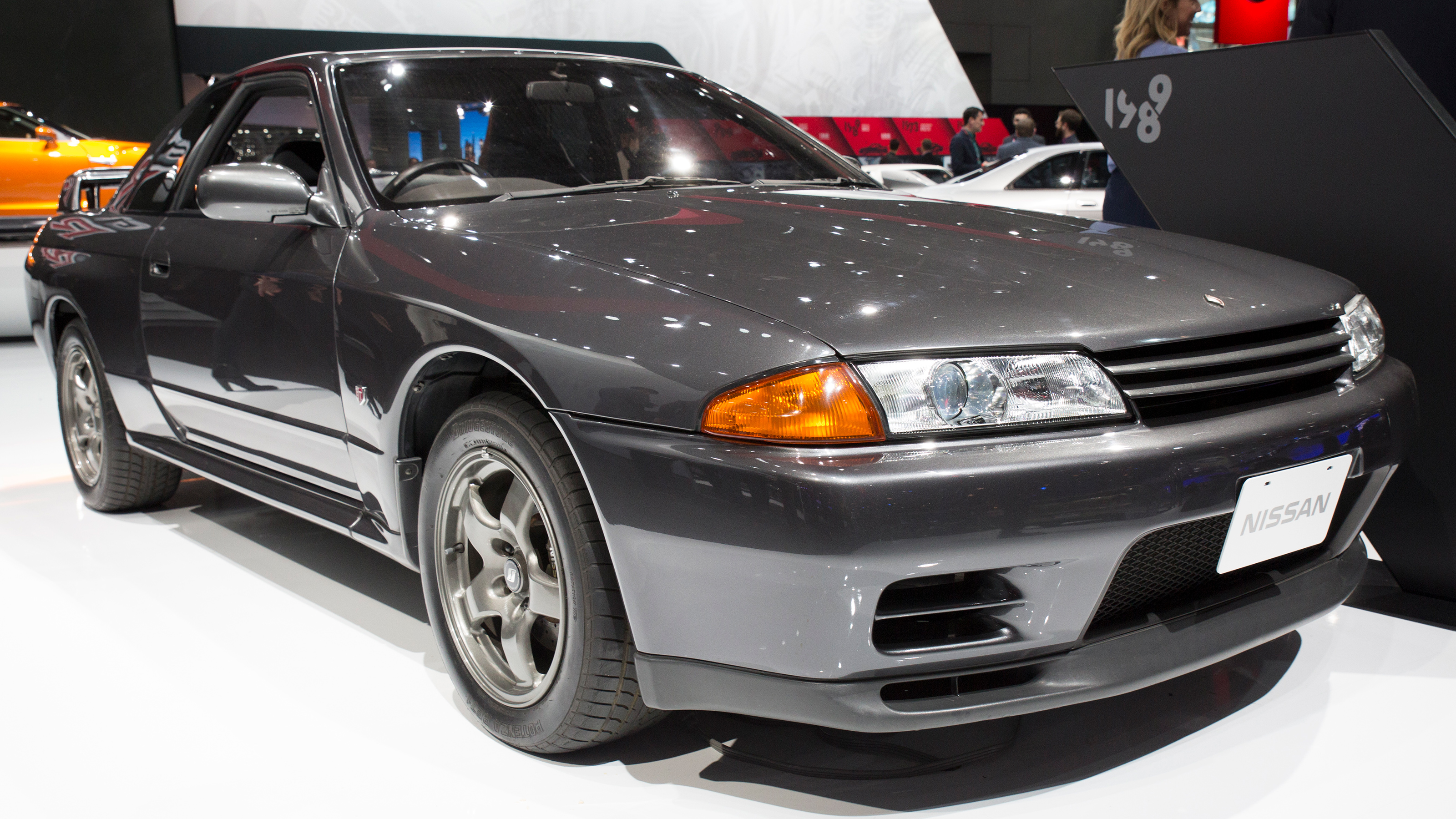 Nissan Skyline R32 GT-R - front static