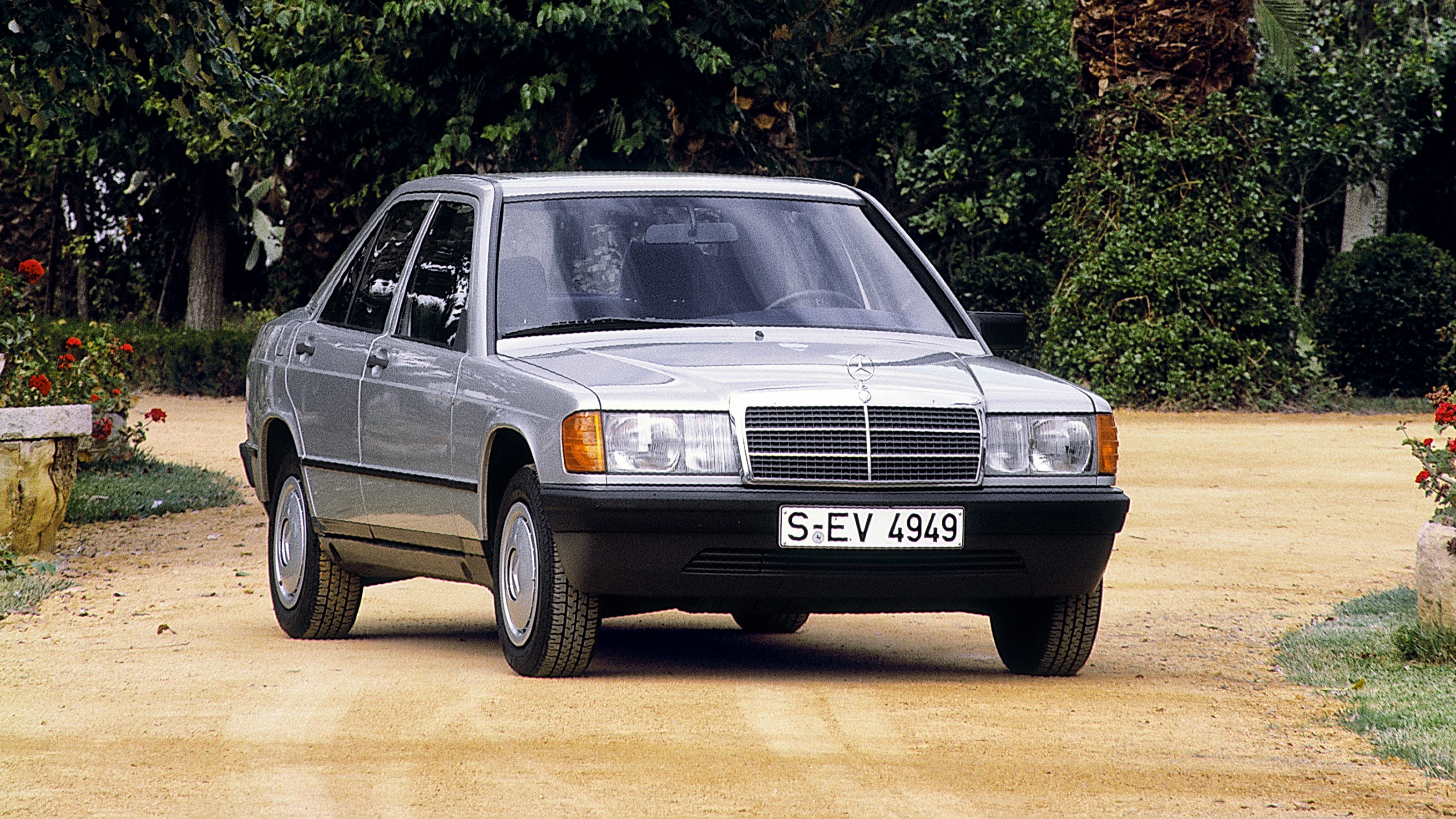 Mercedes 190E - front static