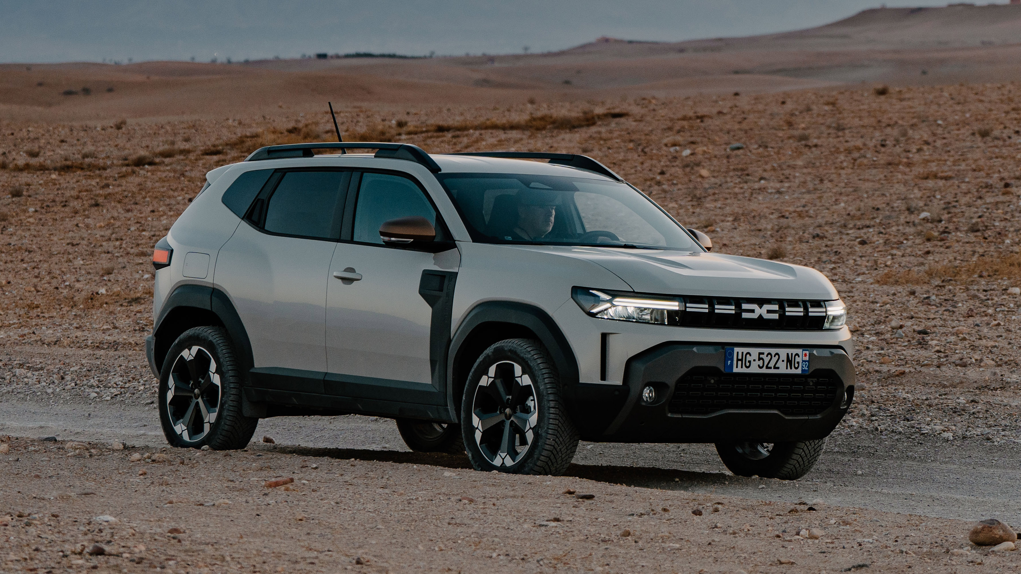 Dacia Duster AWD - front action