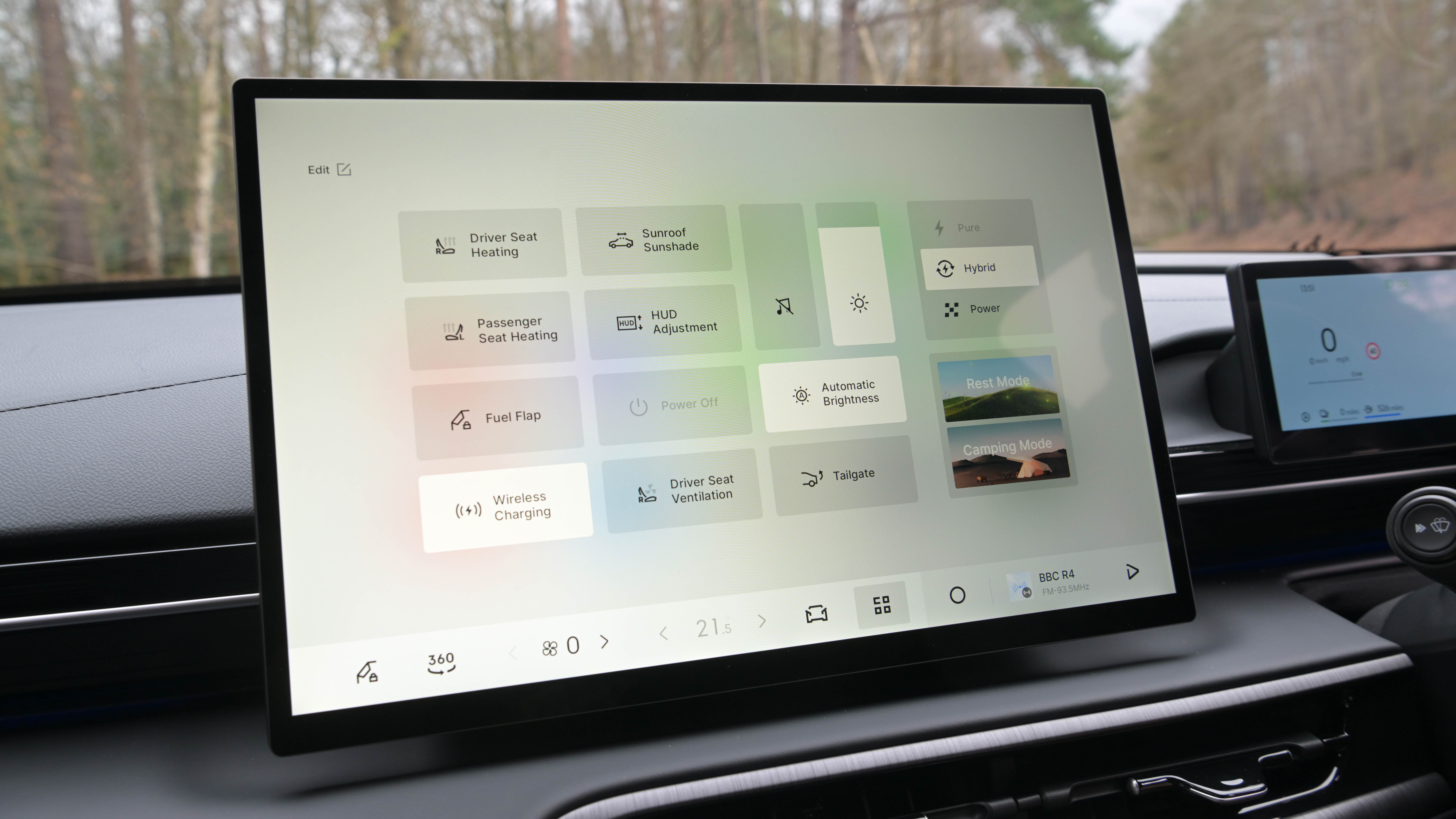 Geely Starray UK - screen