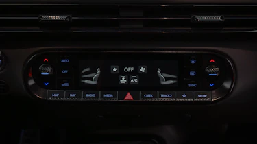 Genesis GV60 Magma - climate control