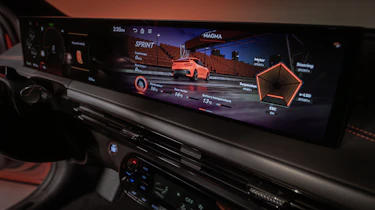 Genesis GV60 Magma - screen