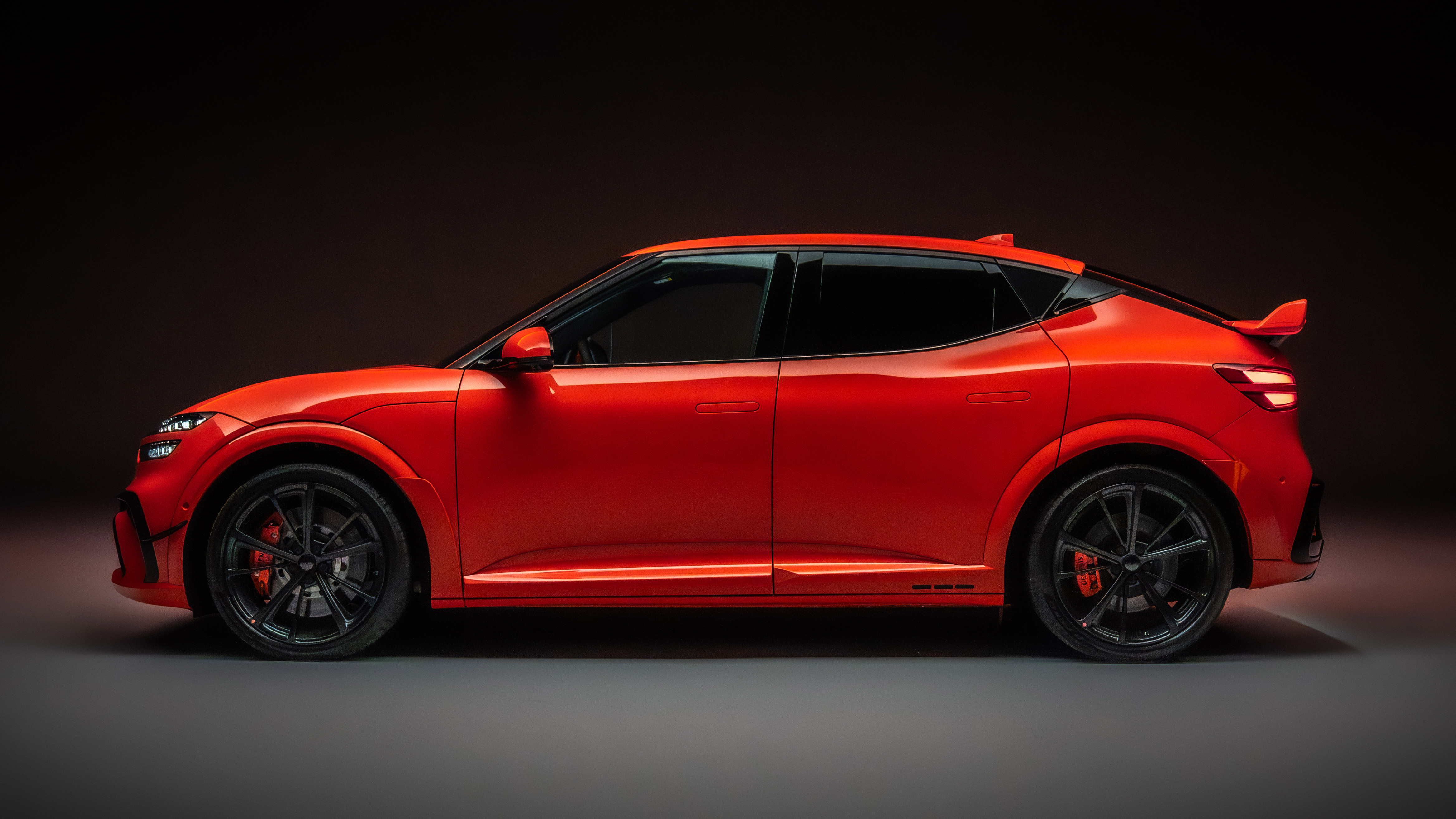 Genesis GV60 Magma - side