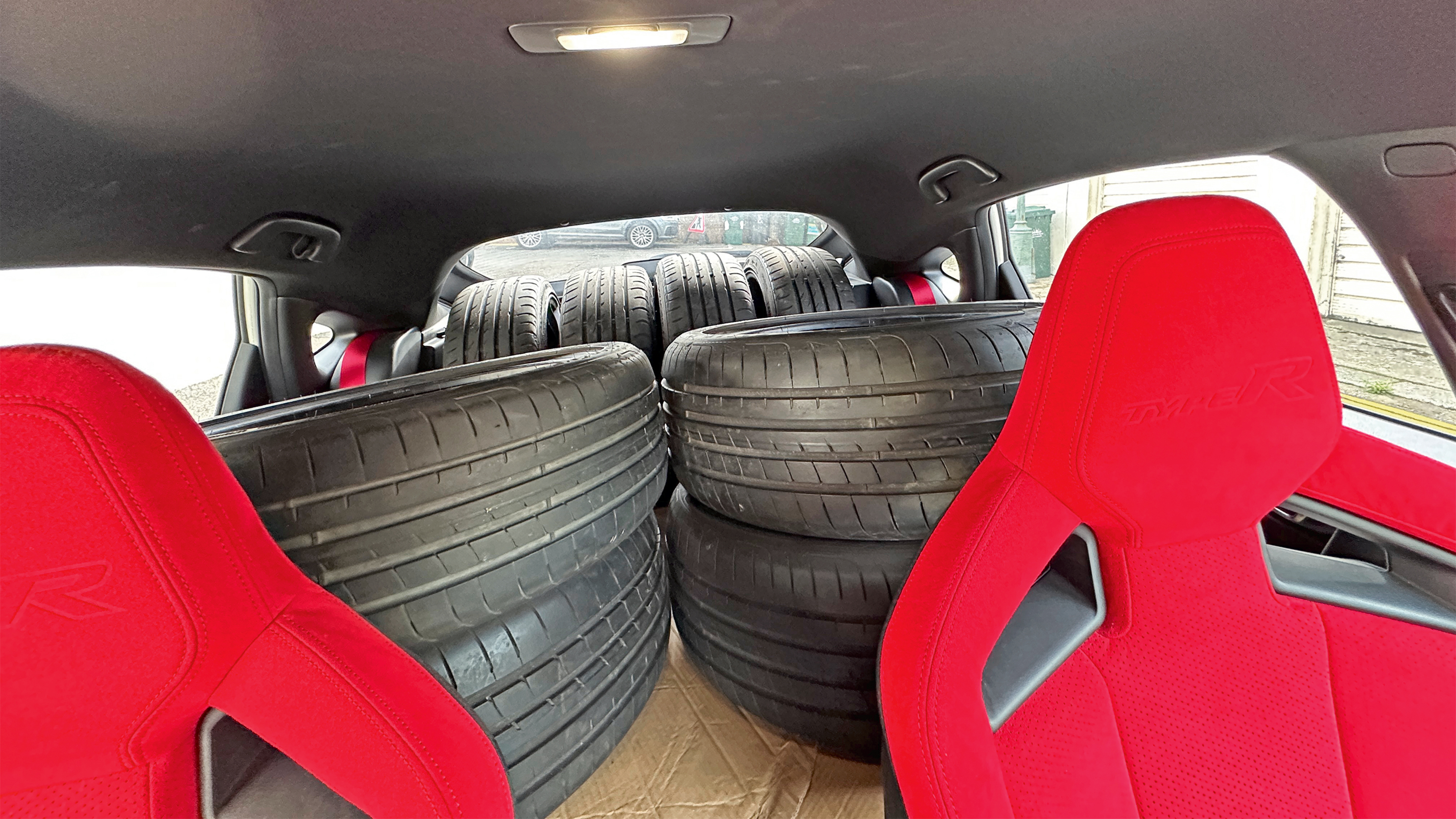 Honda Civic Type R - Wheels in the boot