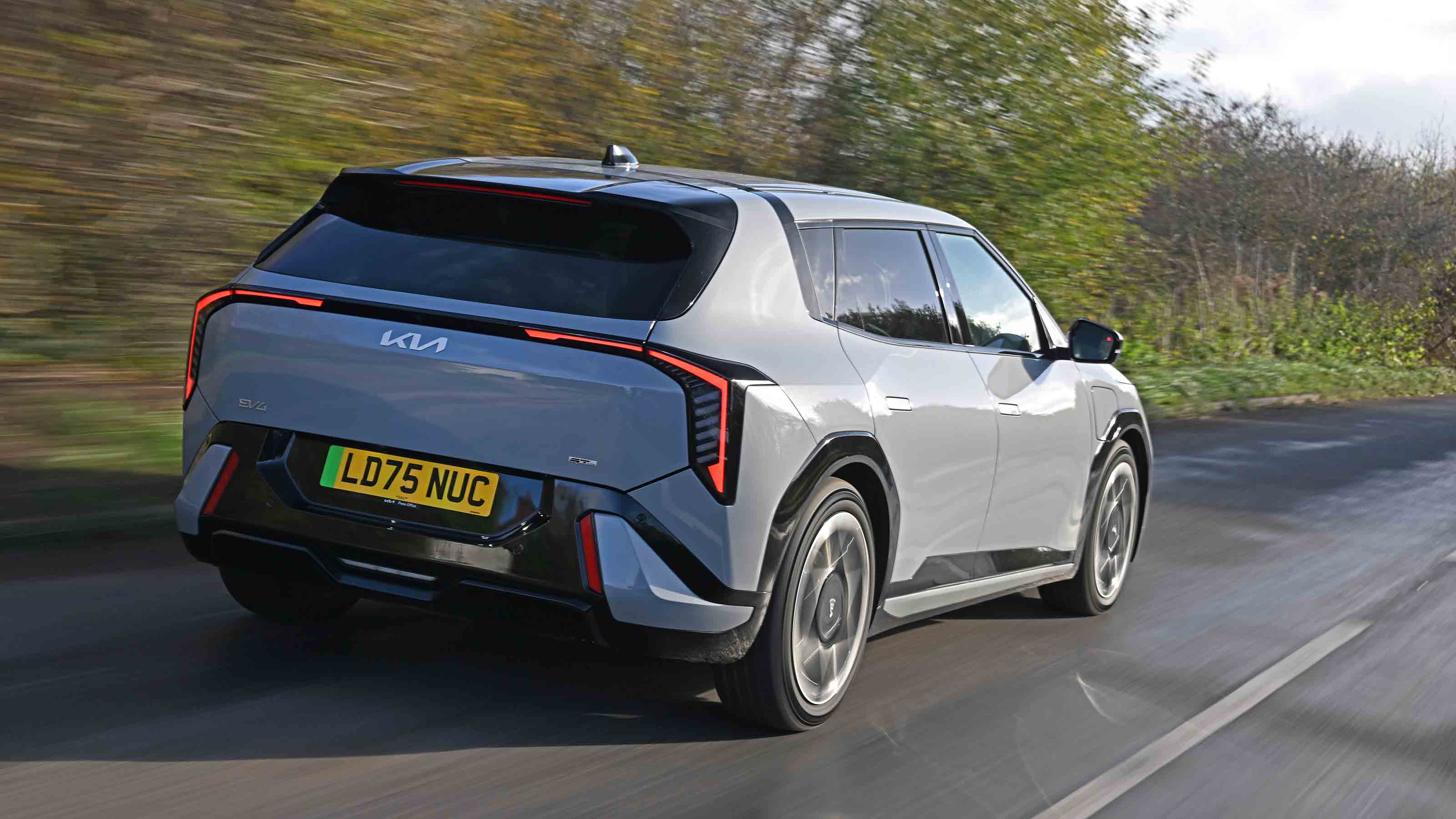Kia EV4 - rear tracking