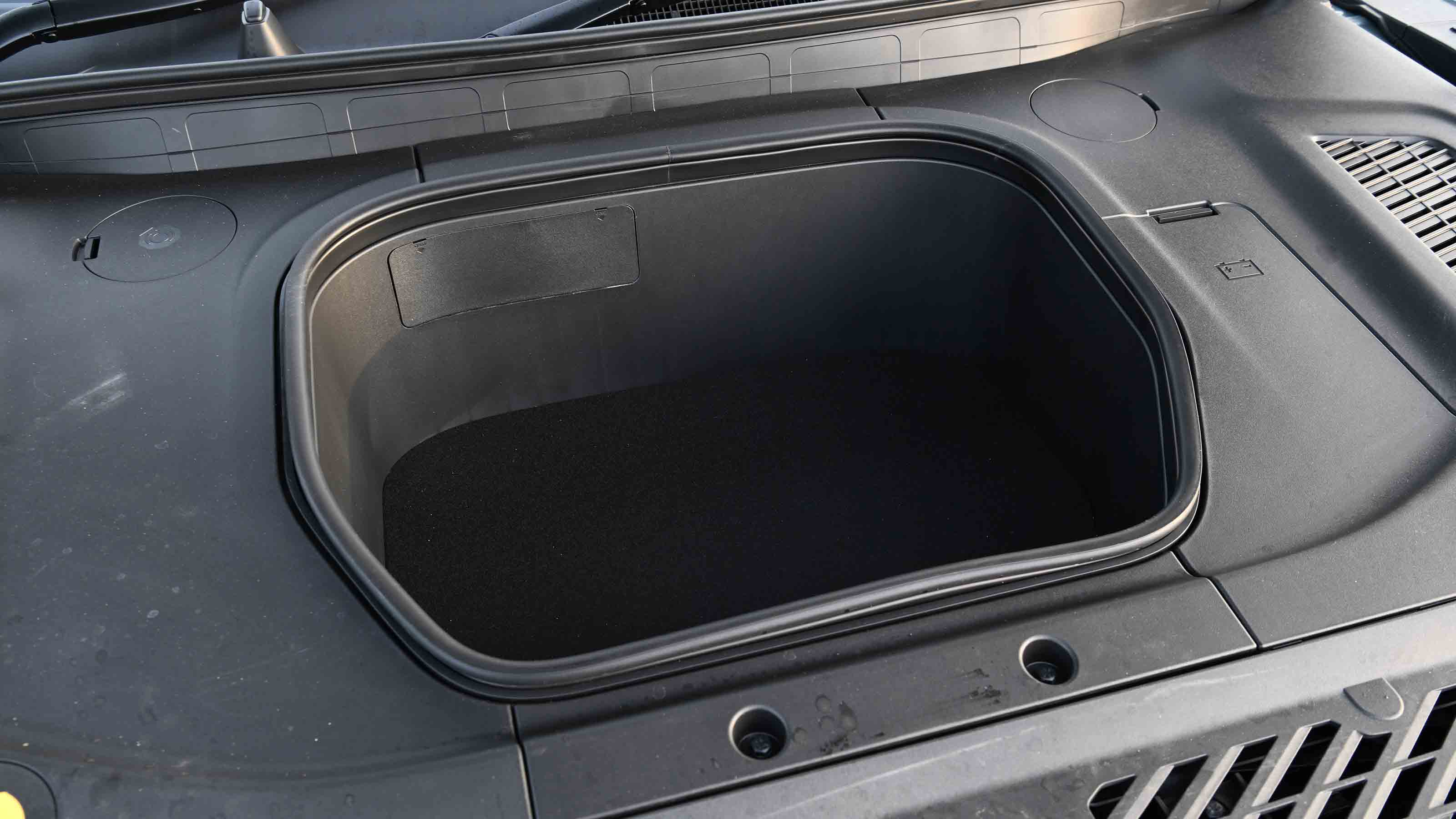 Kia EV5 - front under bonnet storage