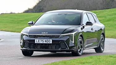 Kia K4 - front cornering