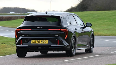 Kia K4 - rear cornering
