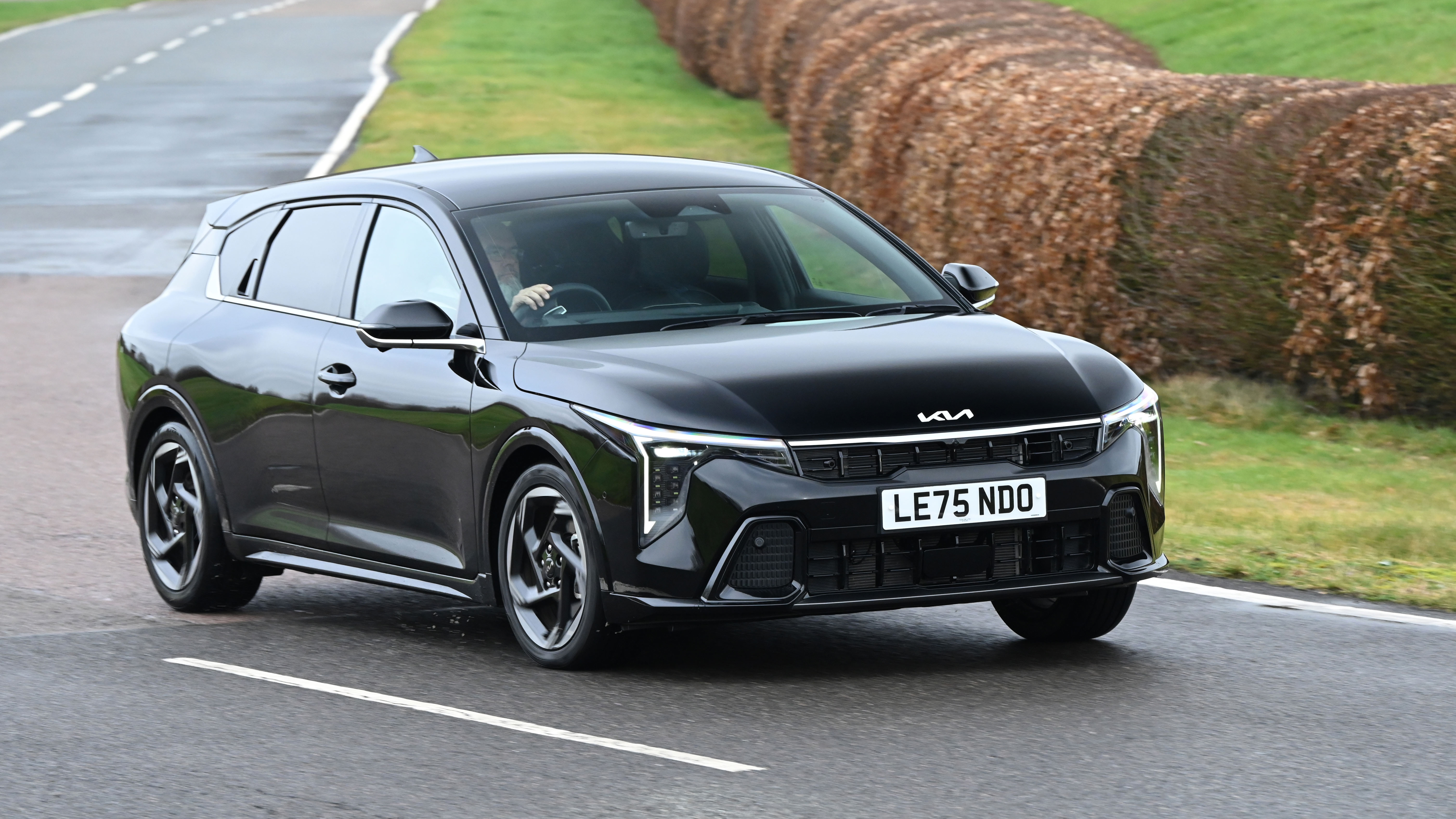 Kia K4 - front action