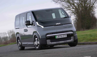 Kia PV5 - front cornering left