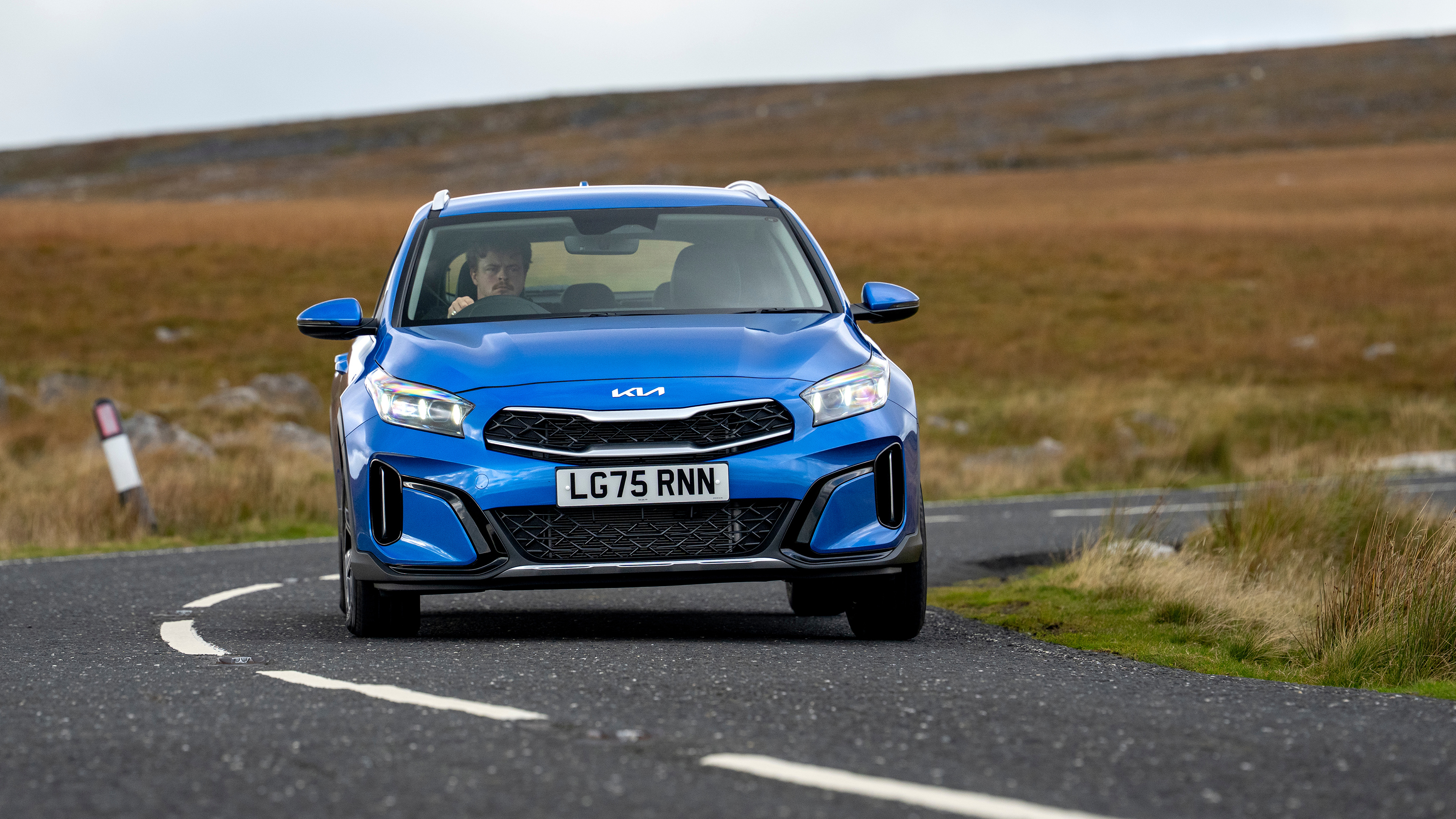 Kia XCeed - front cornering