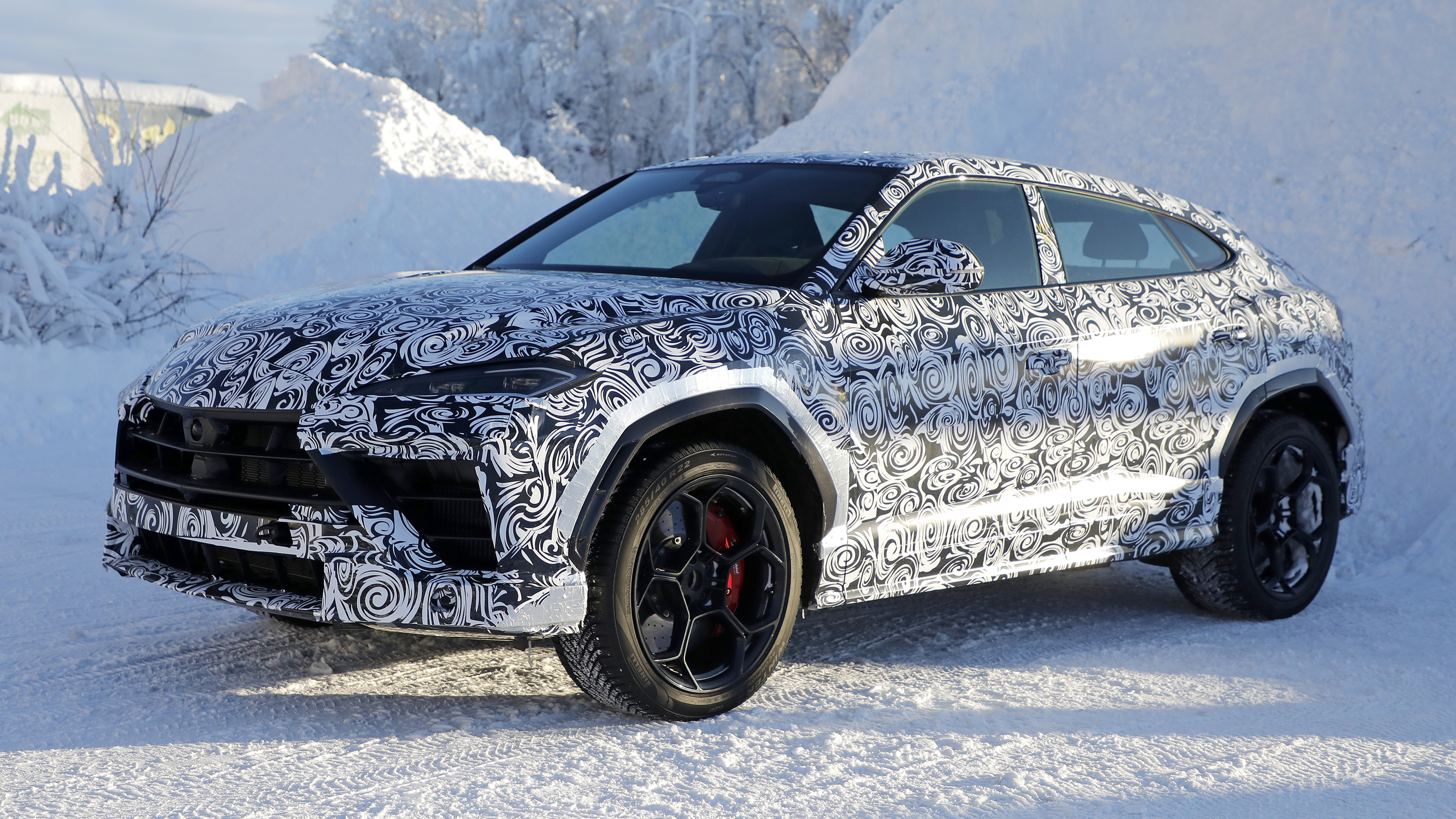 Lamborghini Urus SE Performante - front angled