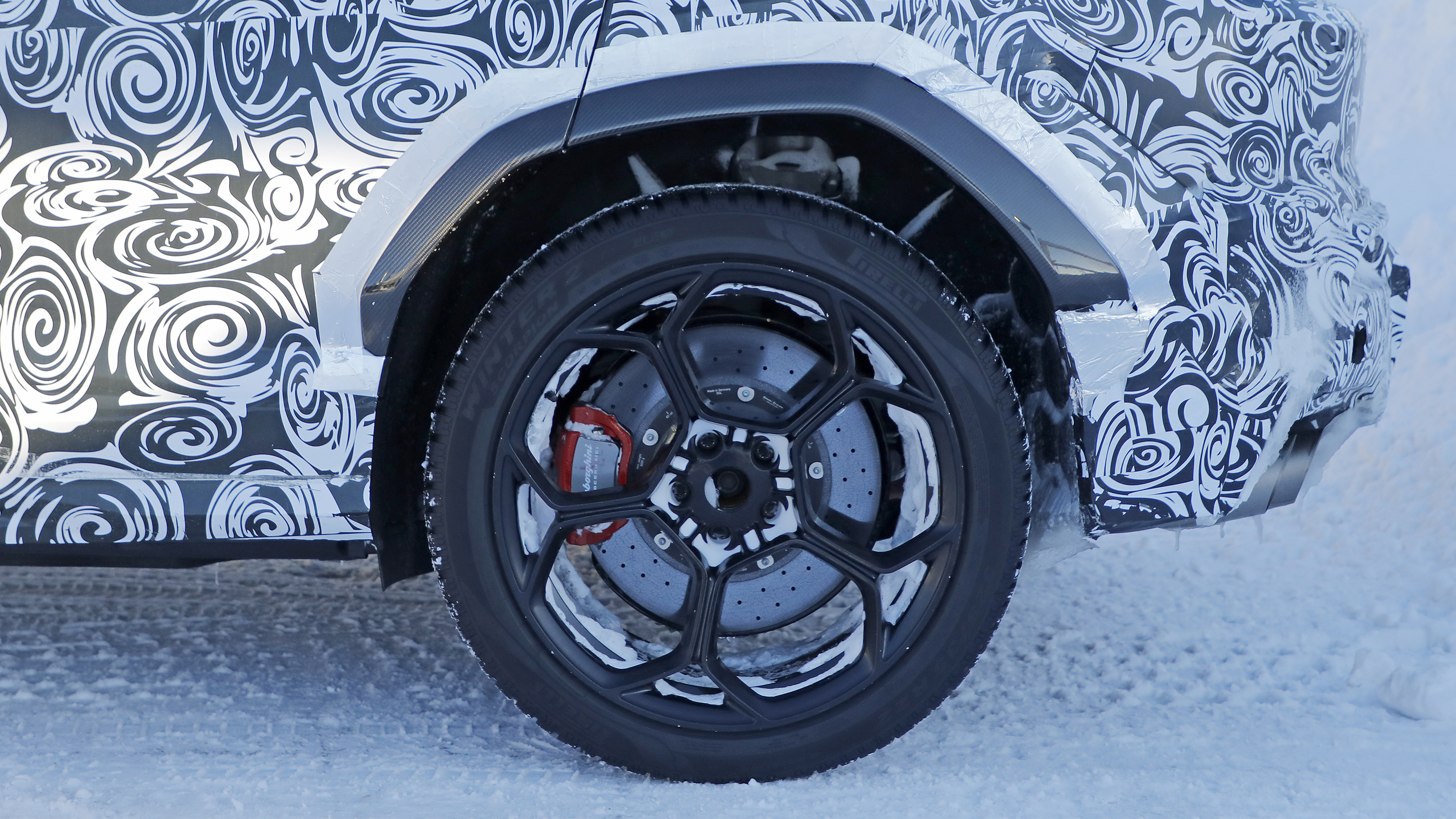 Lamborghini Urus SE Performante - rear wheel
