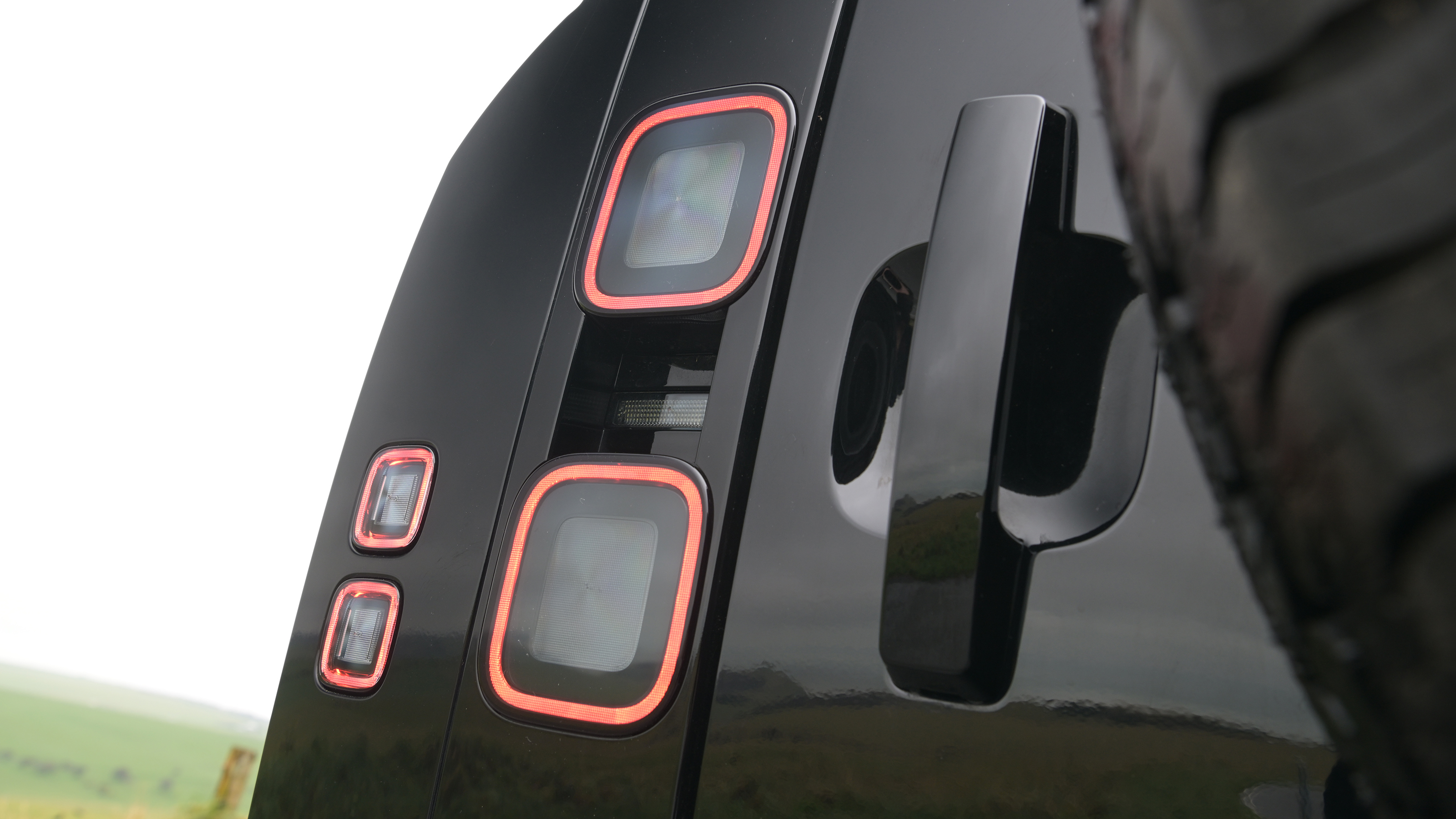 Land Rover Defender OCTA Black - tail lights