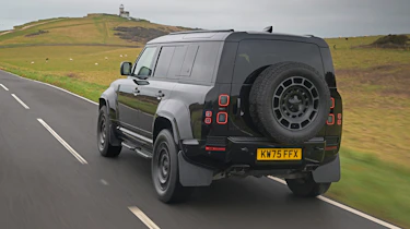 Land Rover Defender OCTA Black - rear tracking