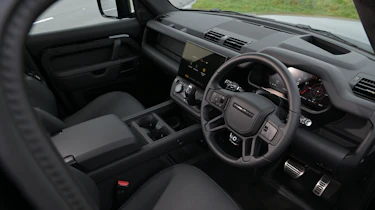 Land Rover Defender OCTA Black - dashboard