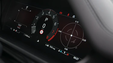 Land Rover Defender OCTA Black - driver's display