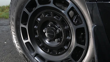 Land Rover Defender OCTA Black - wheel