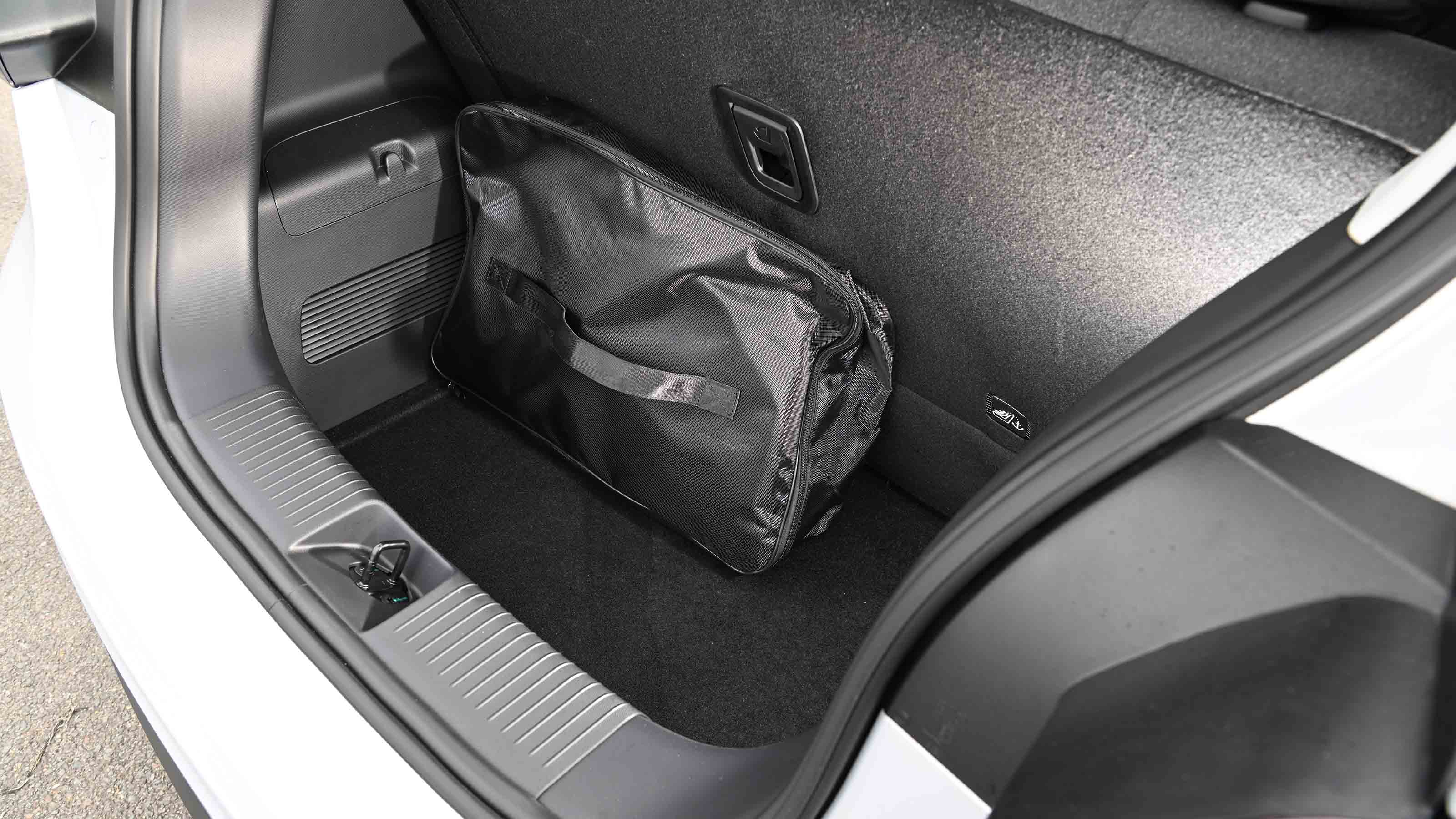 Leapmotor T03 - boot, charging cable bag