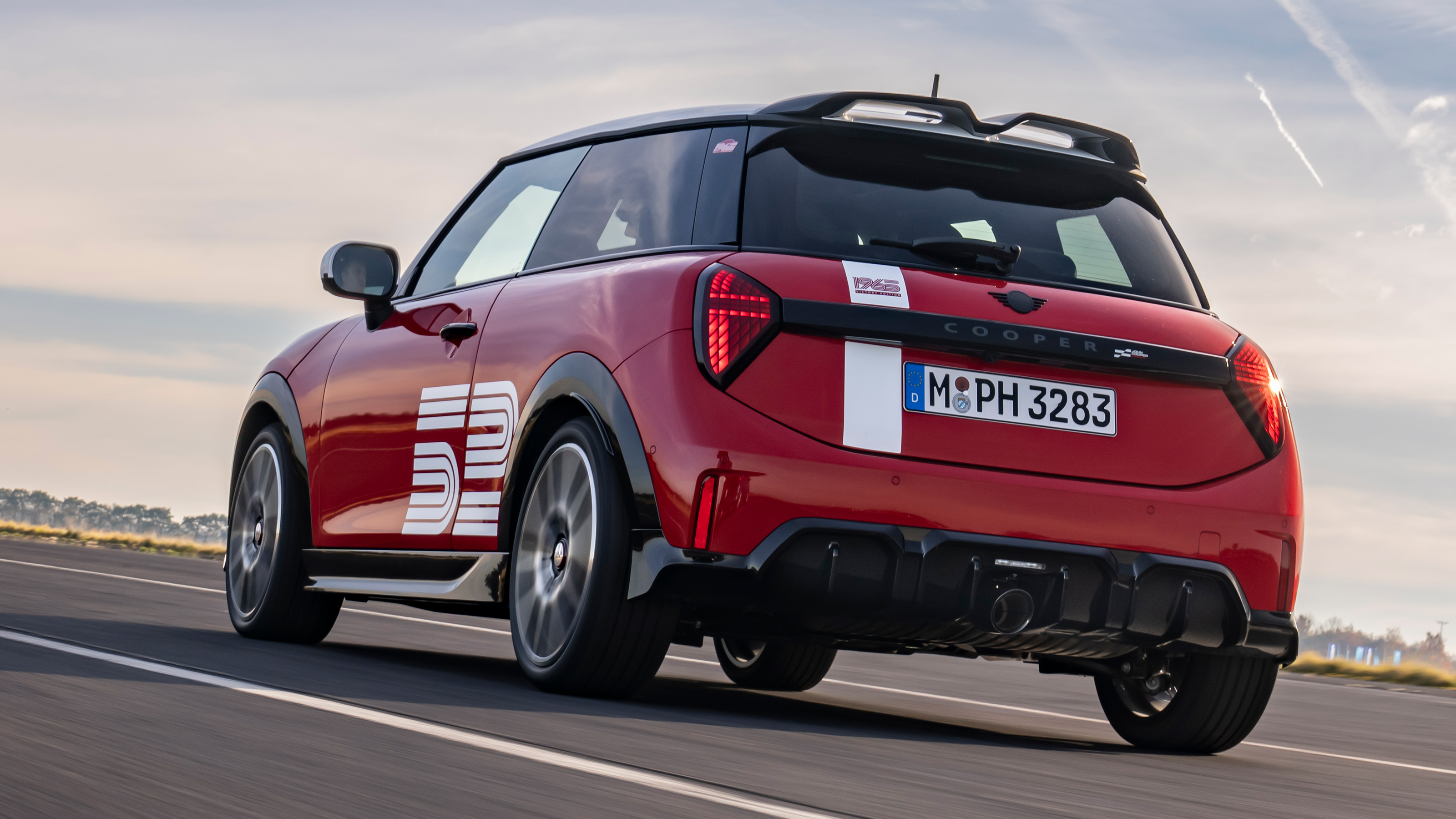 MINI 1965 Victory Edition - dynamic rear 3/4