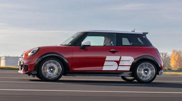 MINI 1965 Victory Edition - dynamic side profile