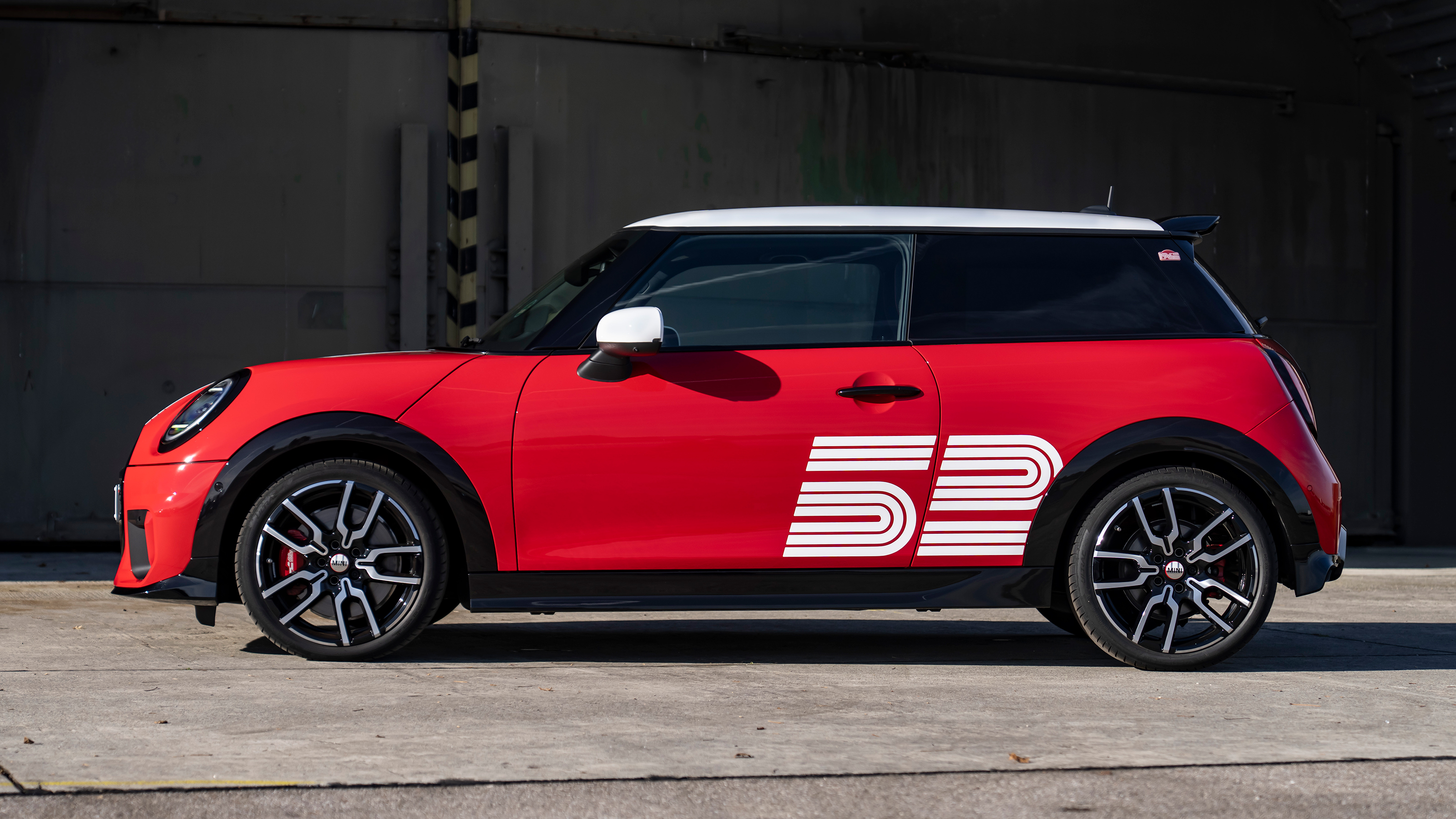 MINI 1965 Victory Edition - side profile