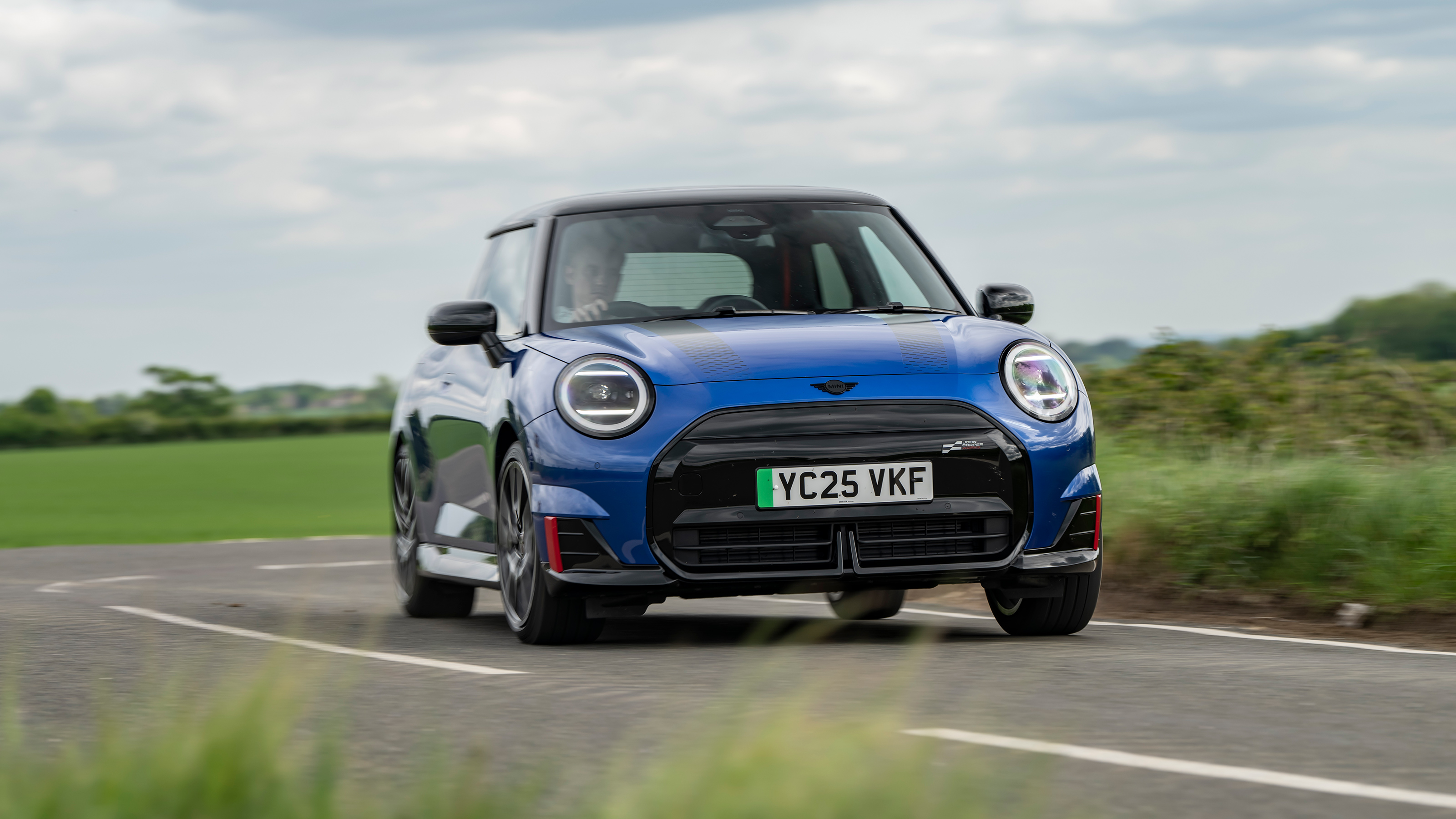 MINI John Cooper Works Electric - front cornering