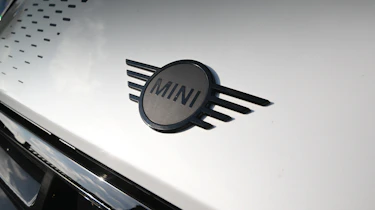 MINI Cooper JCW - bonnet badge
