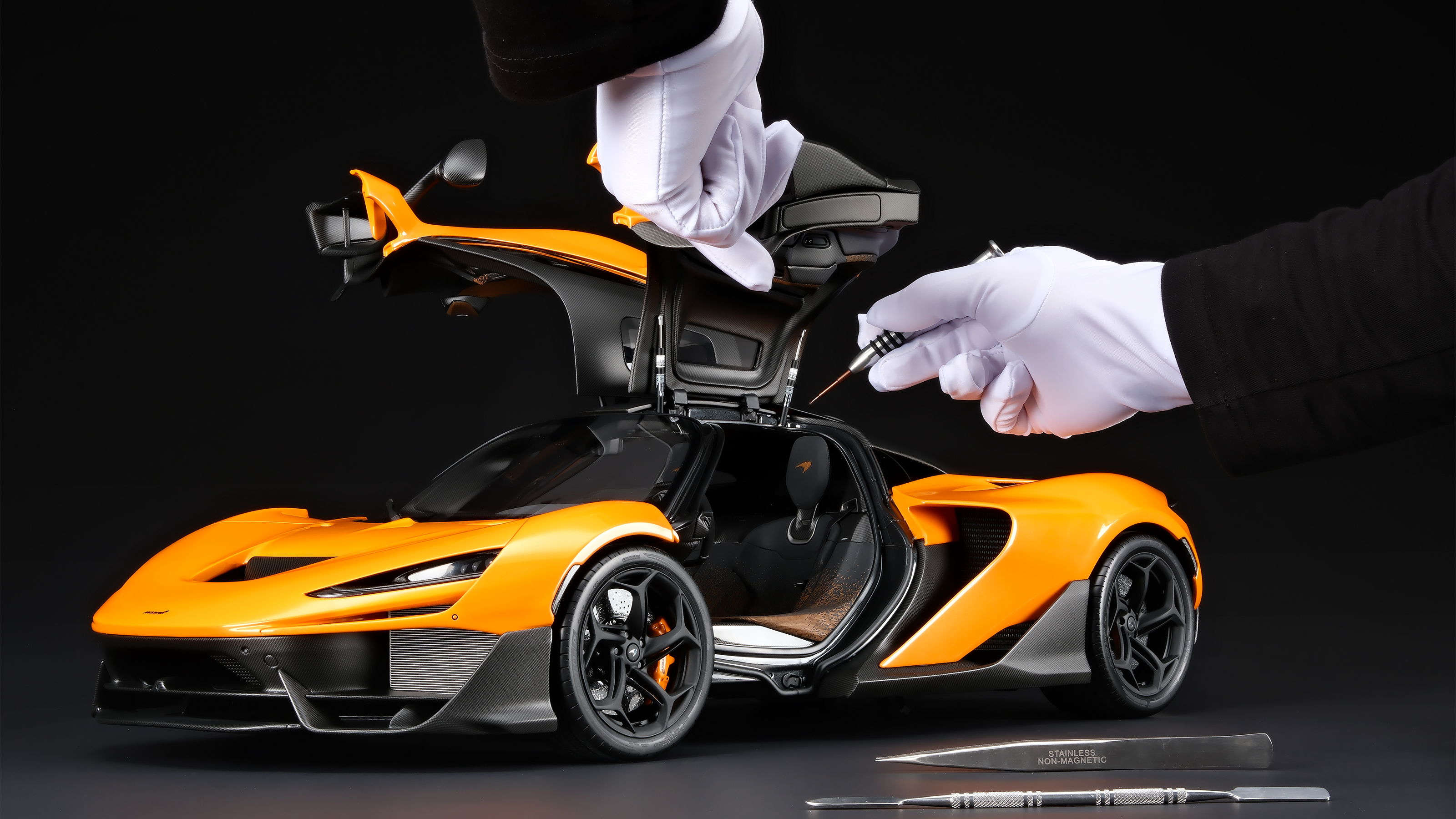 McLaren W1 1:8 scale - details
