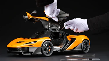 McLaren W1 1:8 scale - details