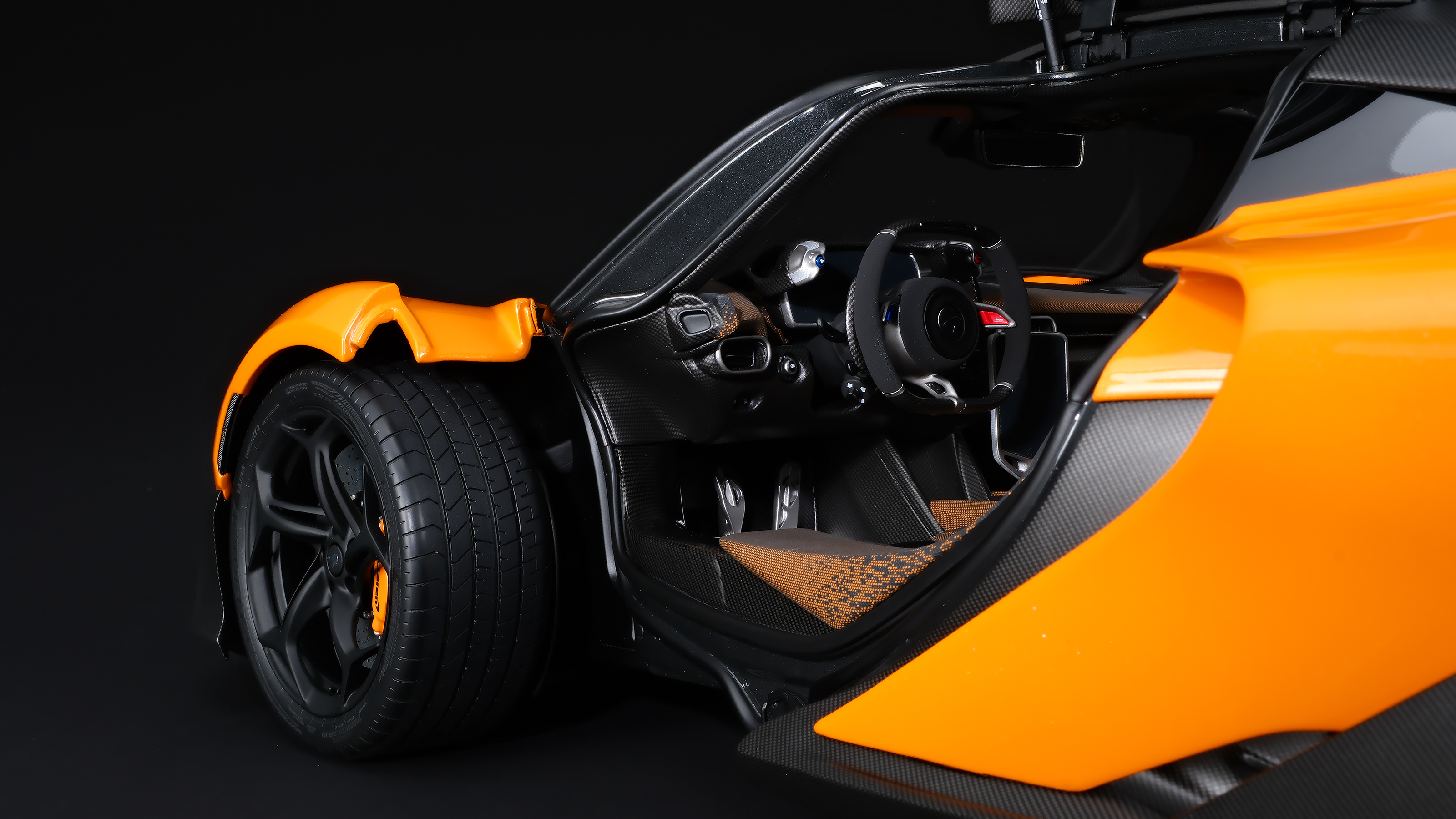 McLaren W1 1:8 scale - interior
