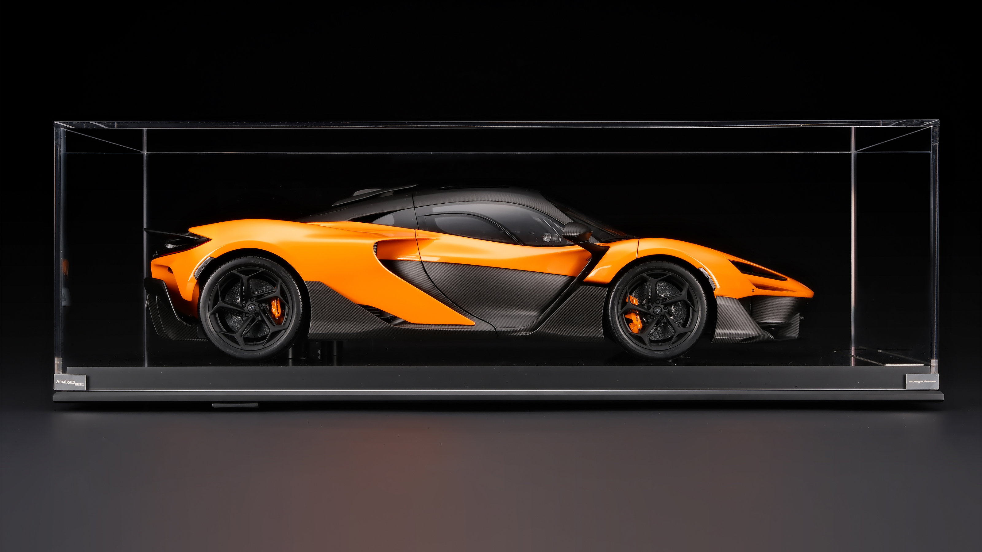 McLaren W1 1:8 scale - side profile