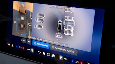 Mercedes VLE - infotainment screen