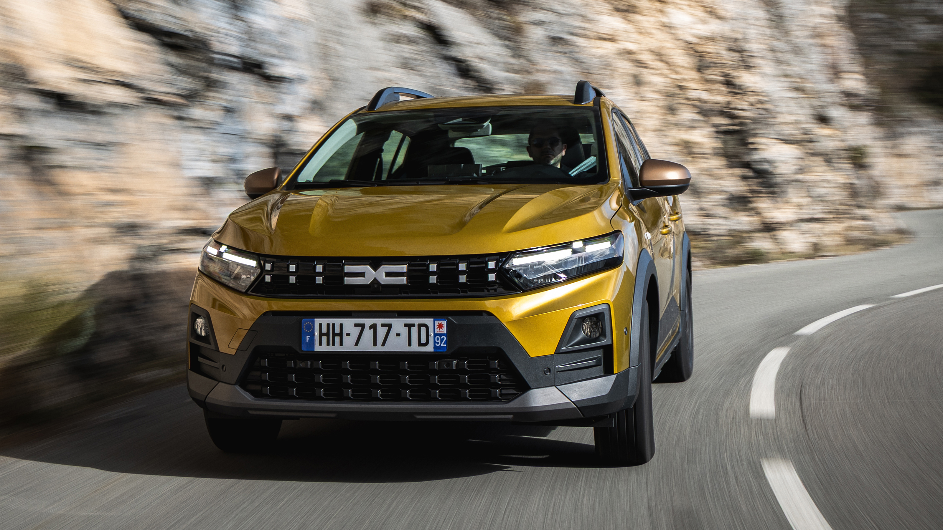 New Dacia Sandero Stepway - front cornering