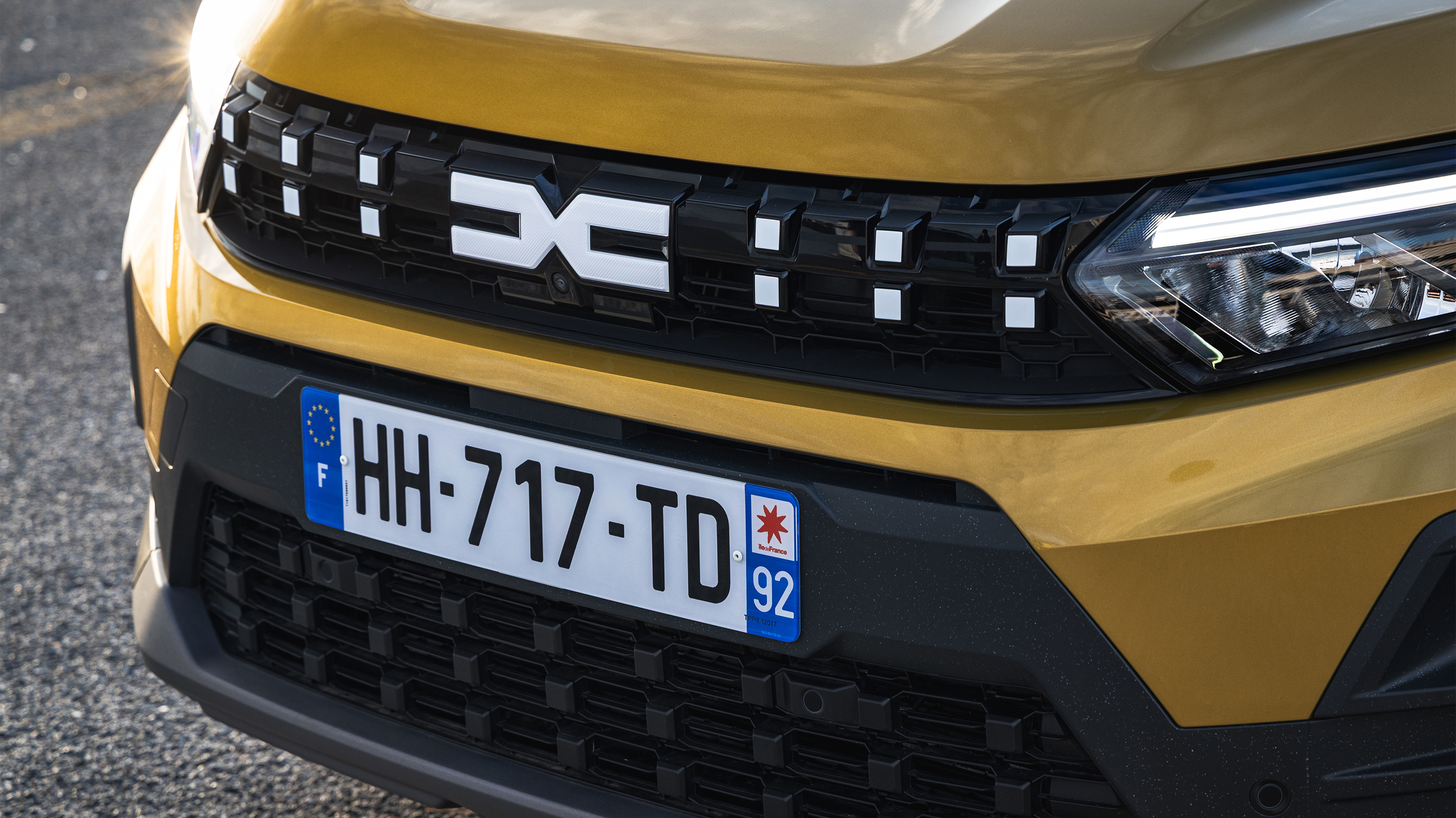 New Dacia Sandero Stepway - front grill